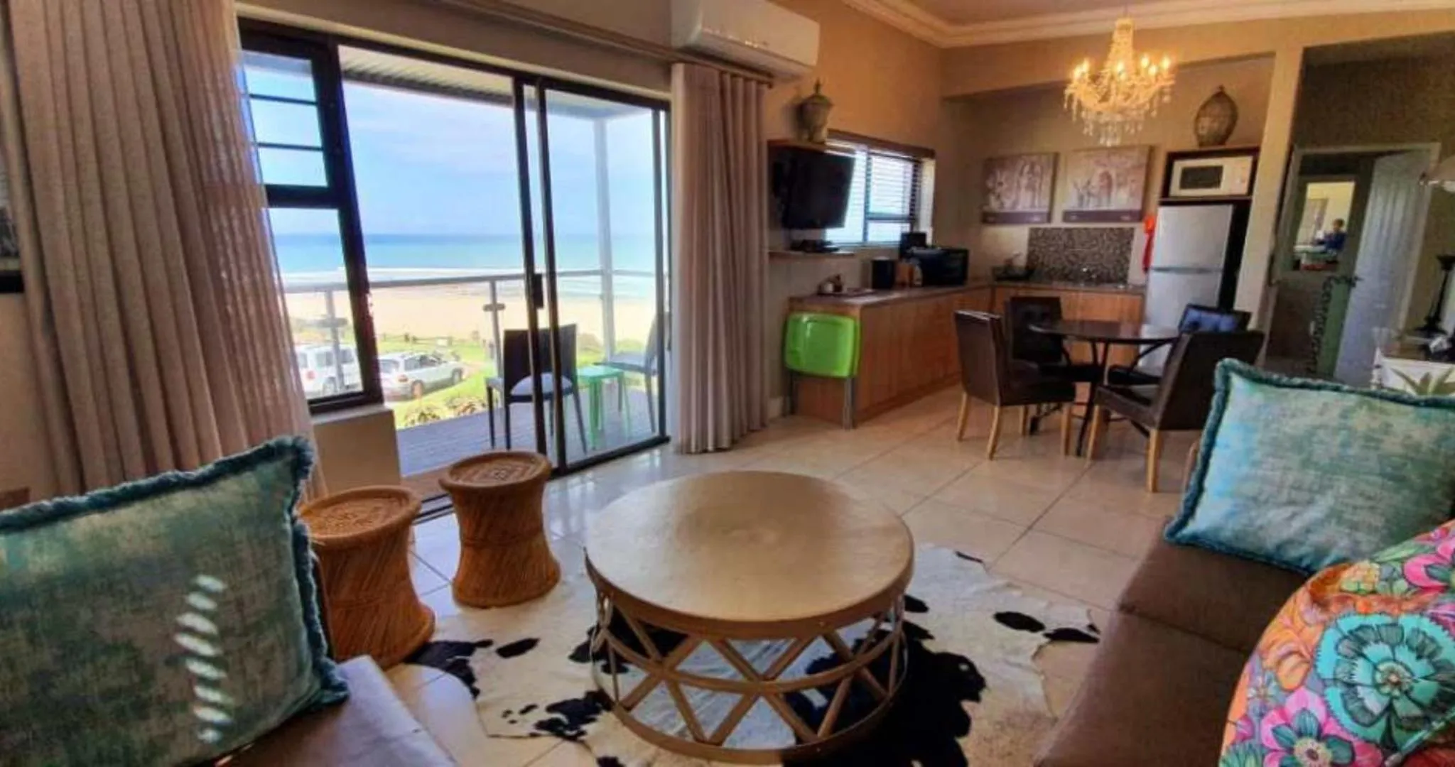 Dining area in On the Beach Guesthouse Jeffreys Bay