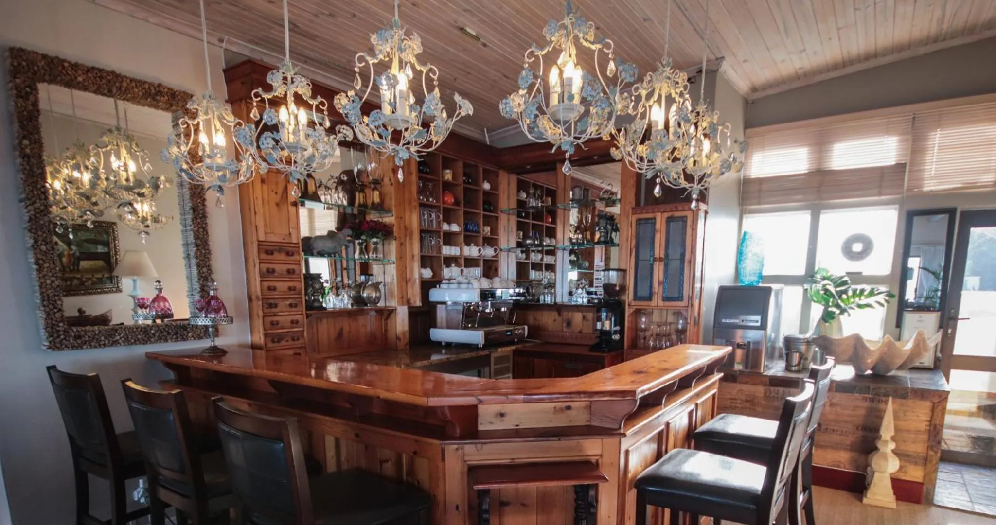 Lounge or bar in On the Beach Guesthouse Jeffreys Bay