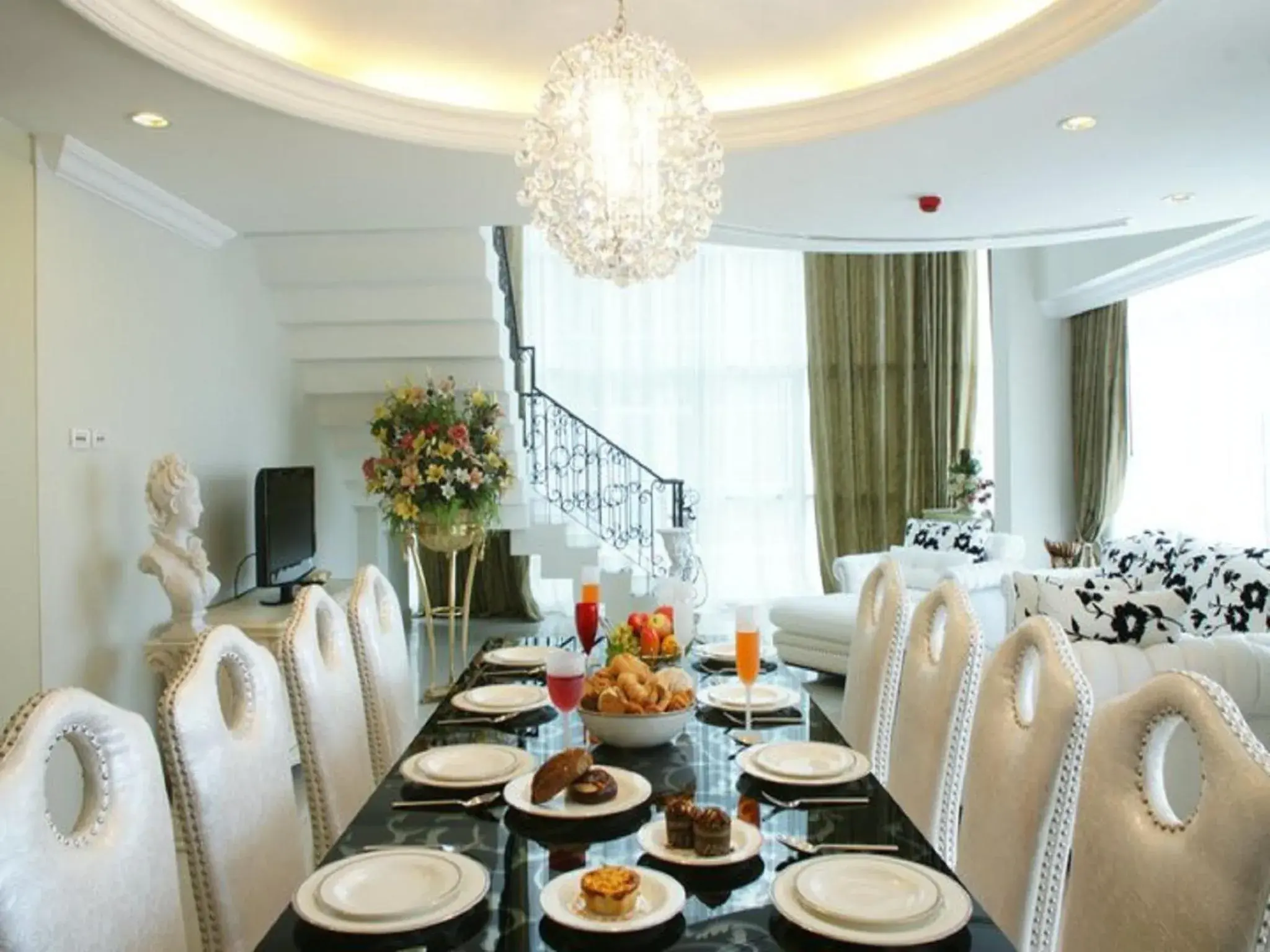 Duplex Three-Bedroom Suite in LK Legend Duplex Three-Bedroom Suite in LK Legend