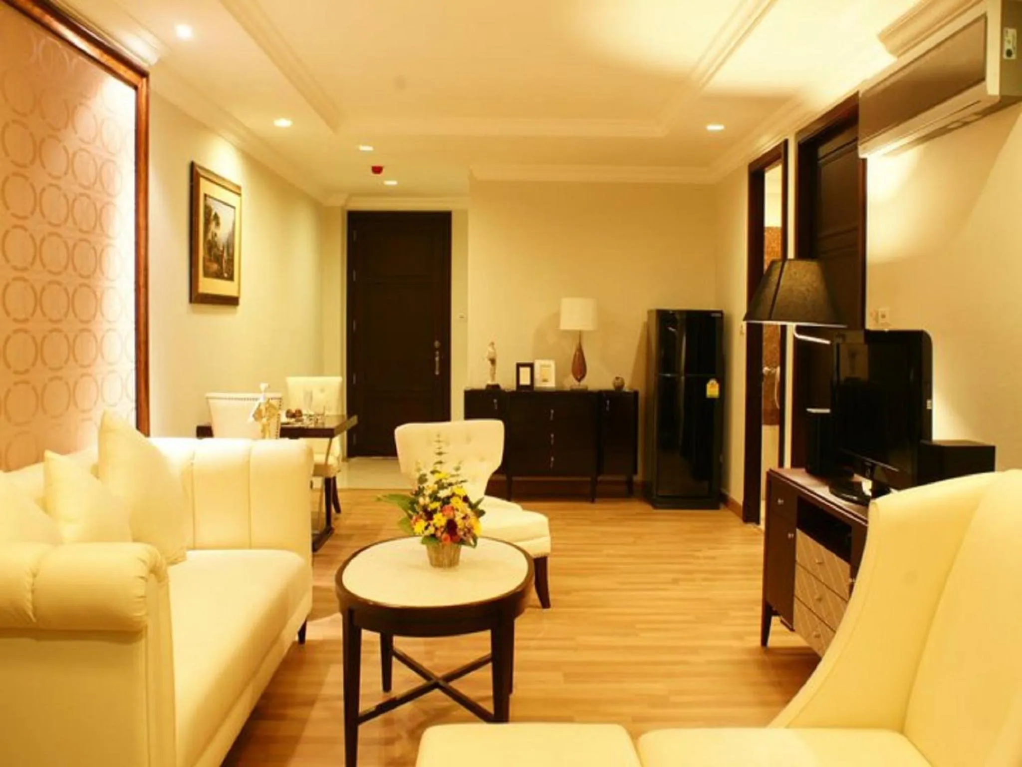 Photo of the whole room in LK Legend