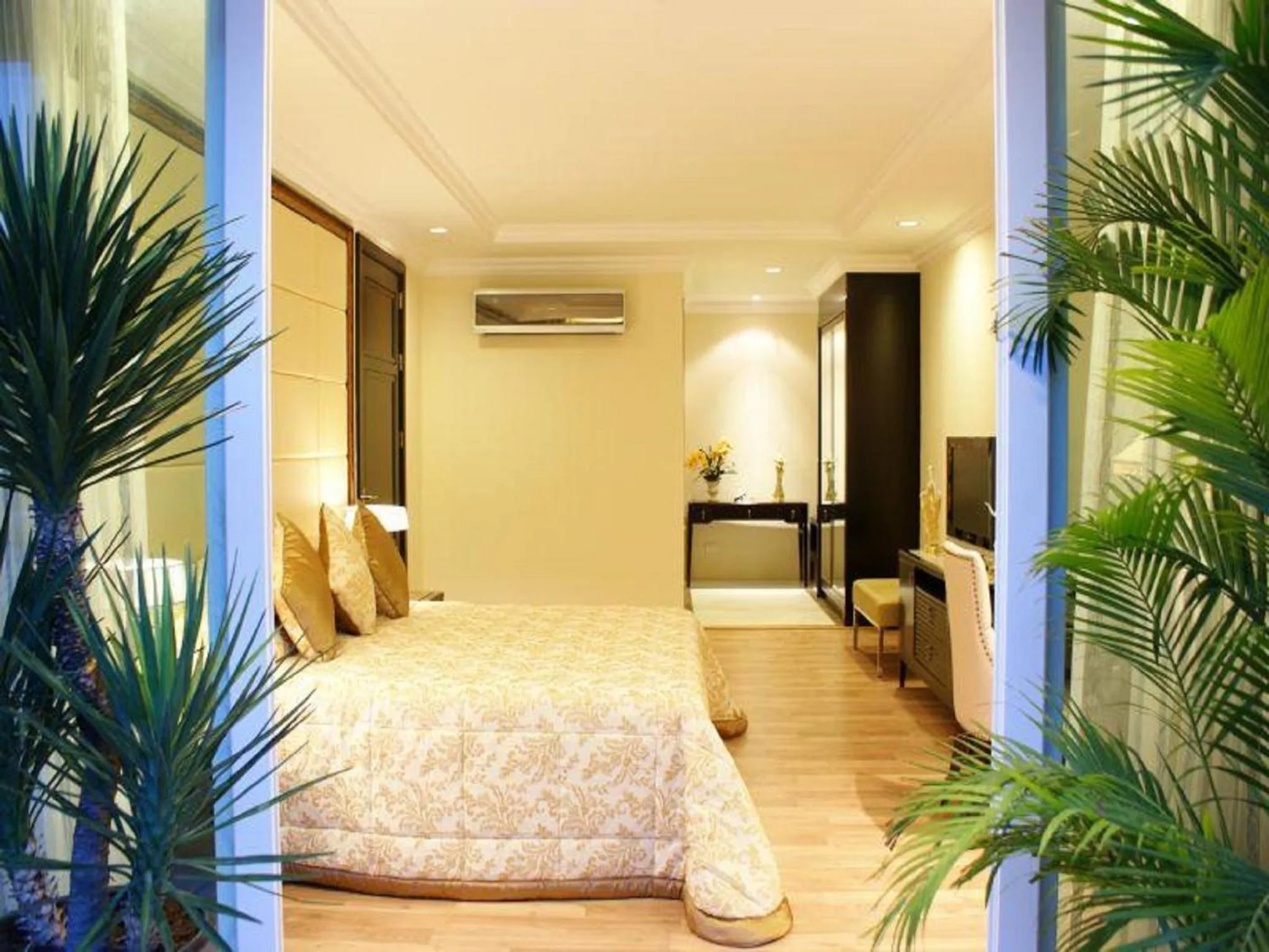 Photo of the whole room, Bed in LK Legend