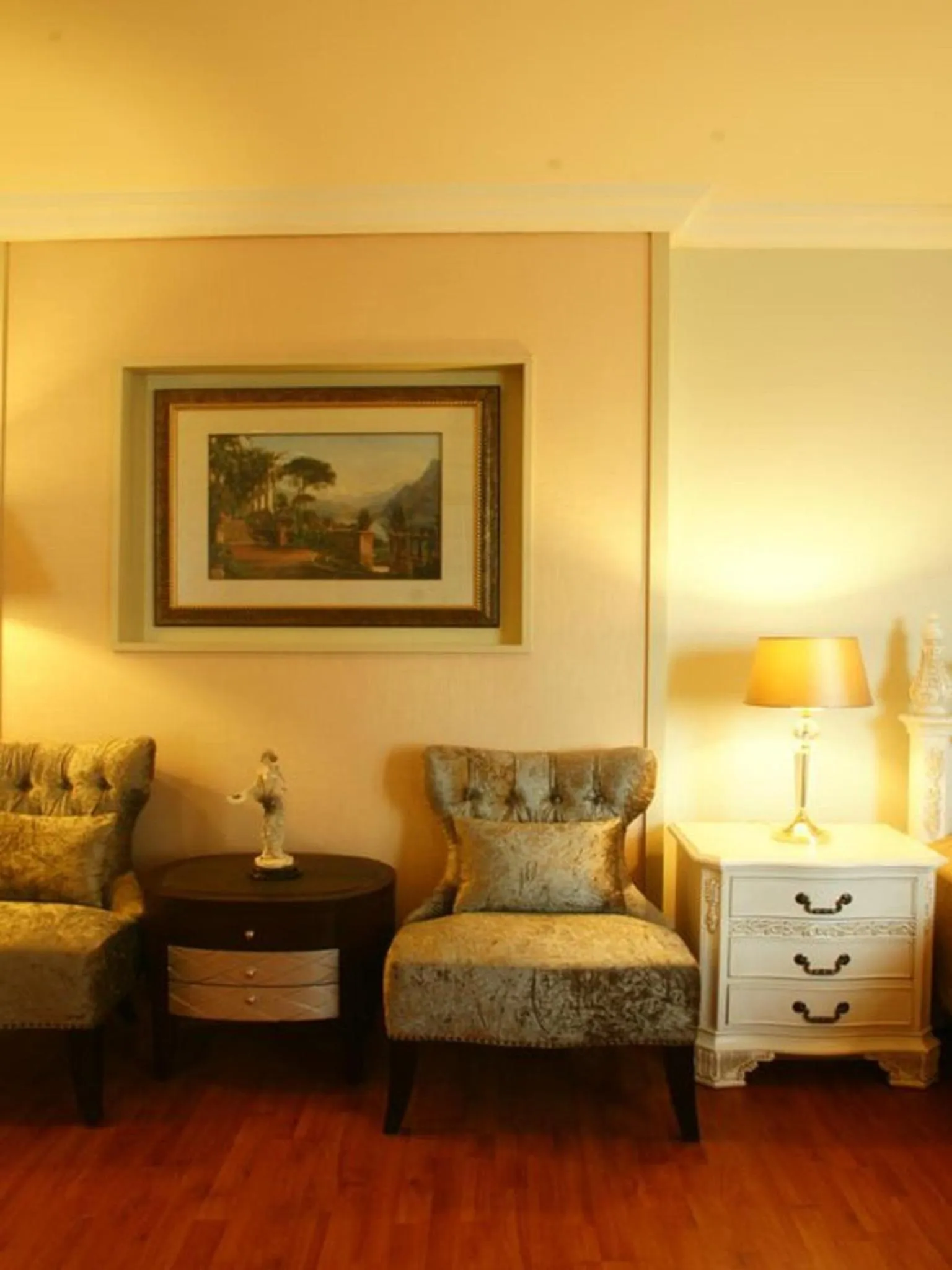 Photo of the whole room in LK Legend