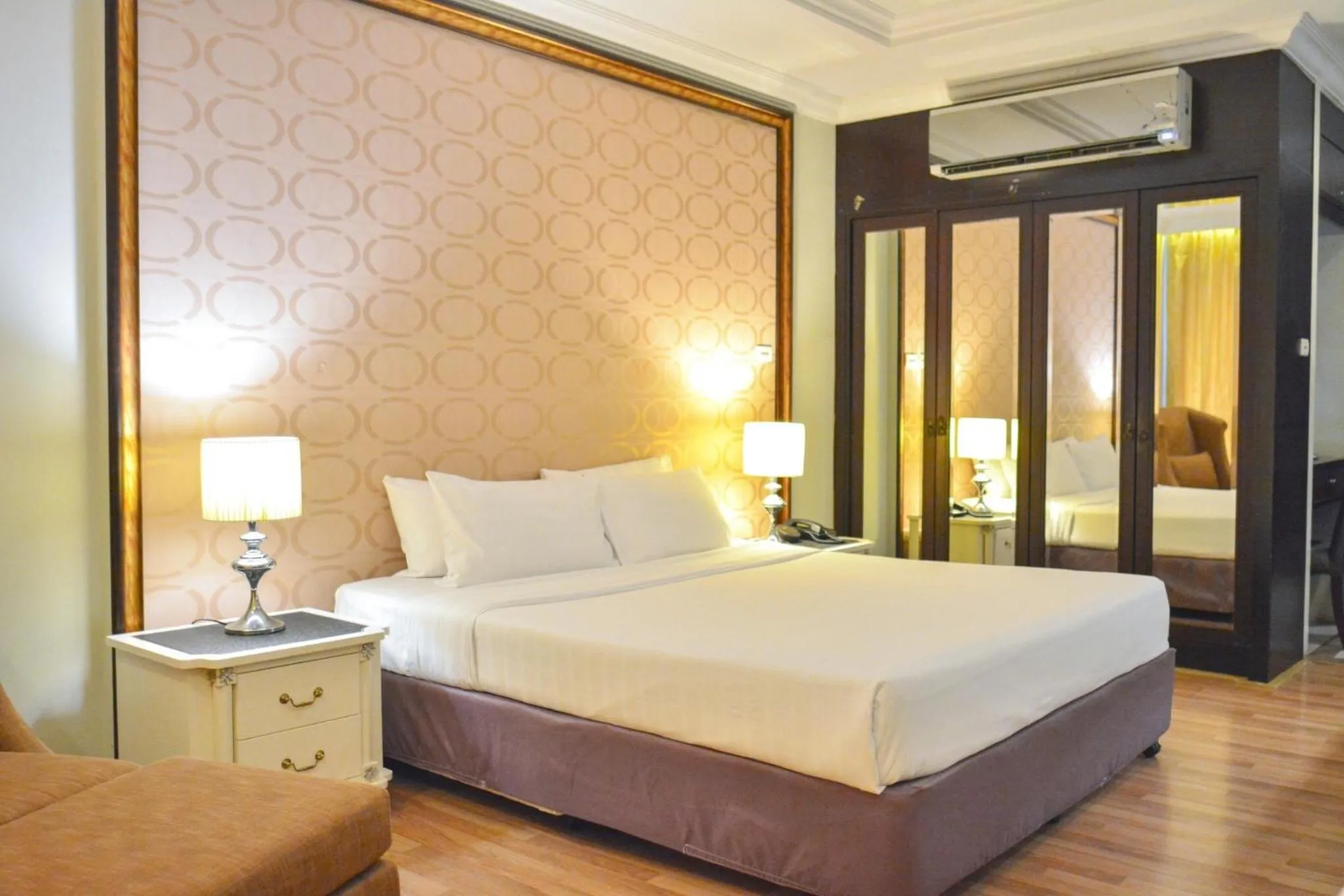 Photo of the whole room, Bed in LK Legend