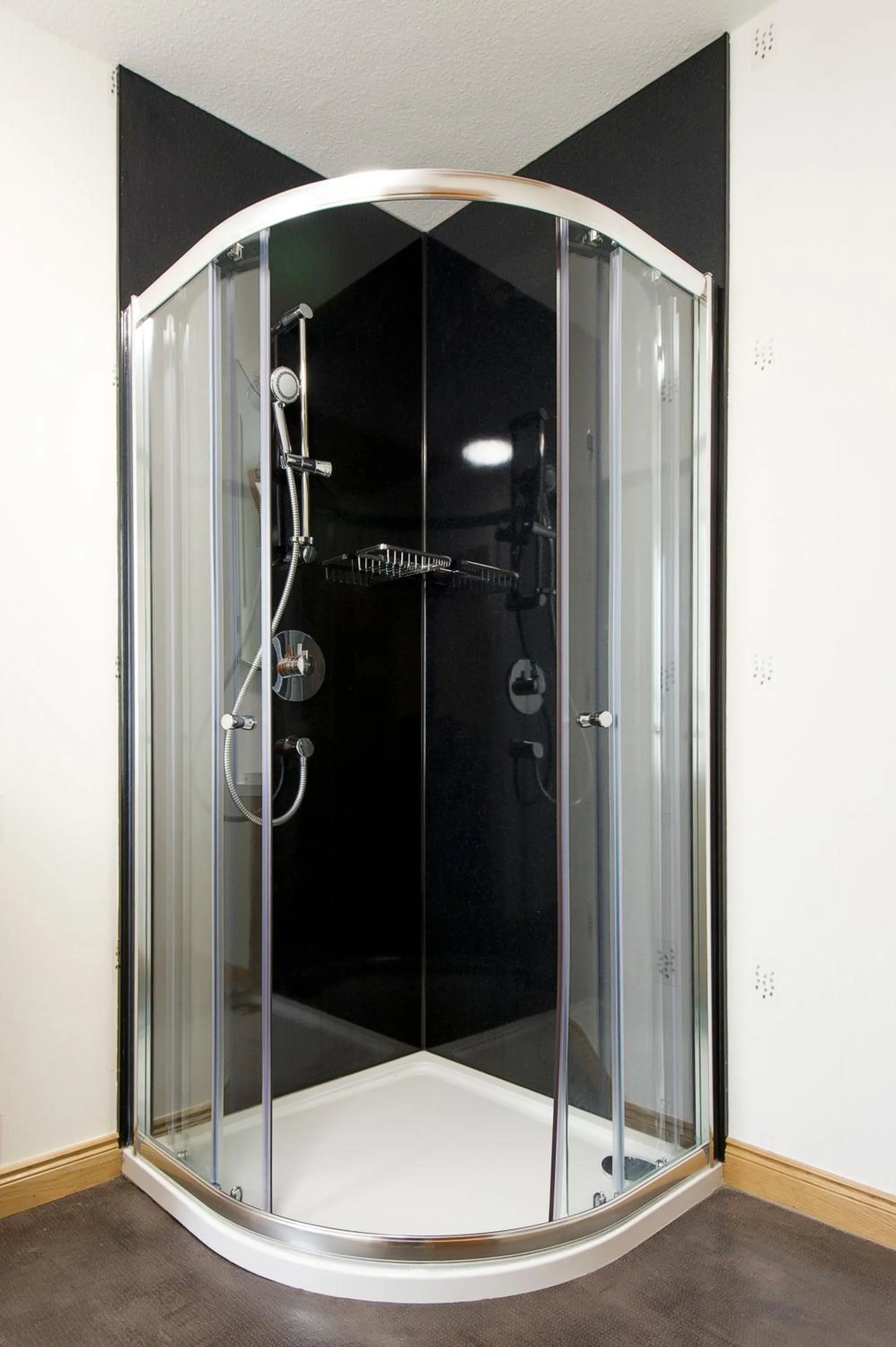 Bathroom in Nethercliffe Hotel