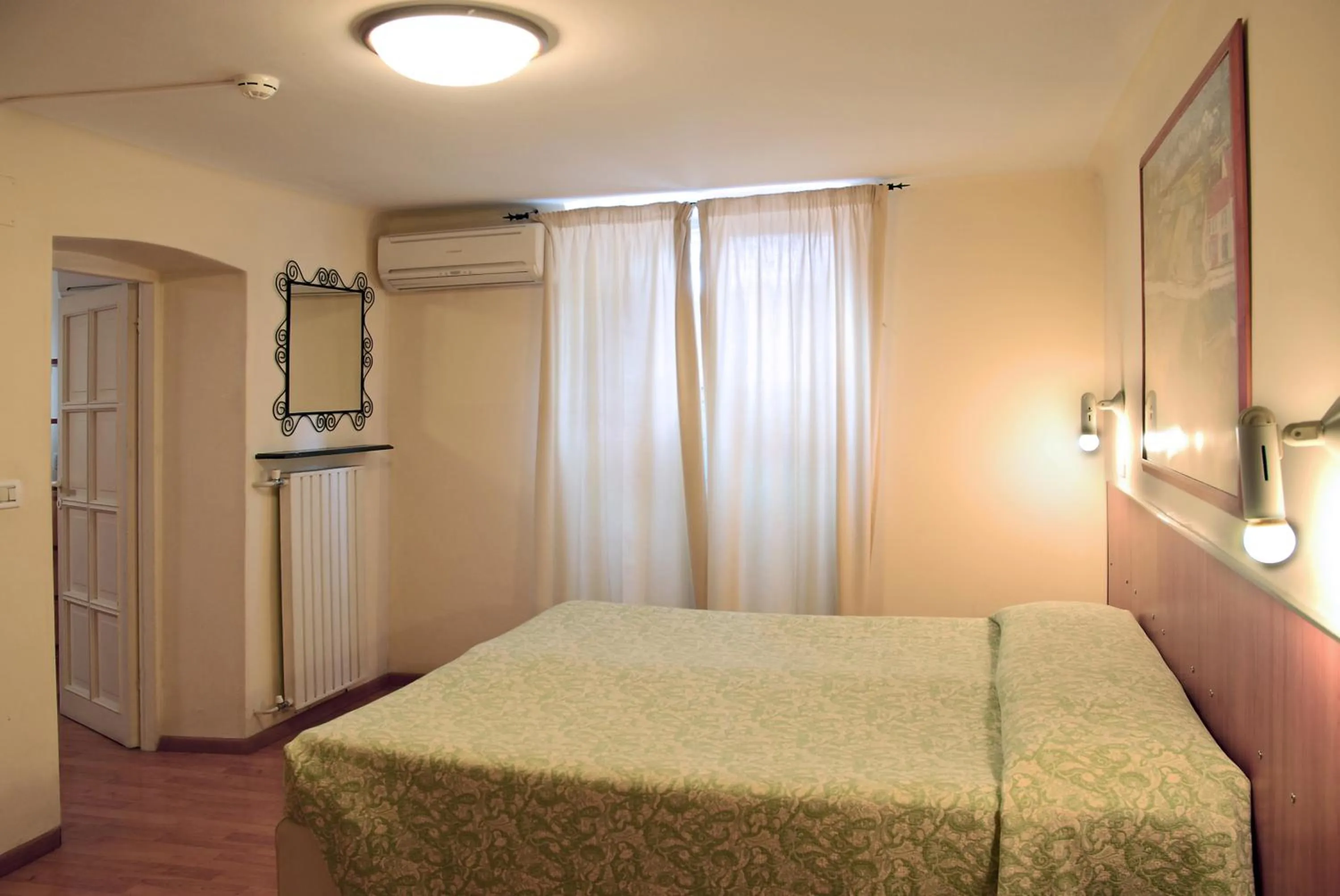 Bedroom, Bed in Rex Hotel Residence