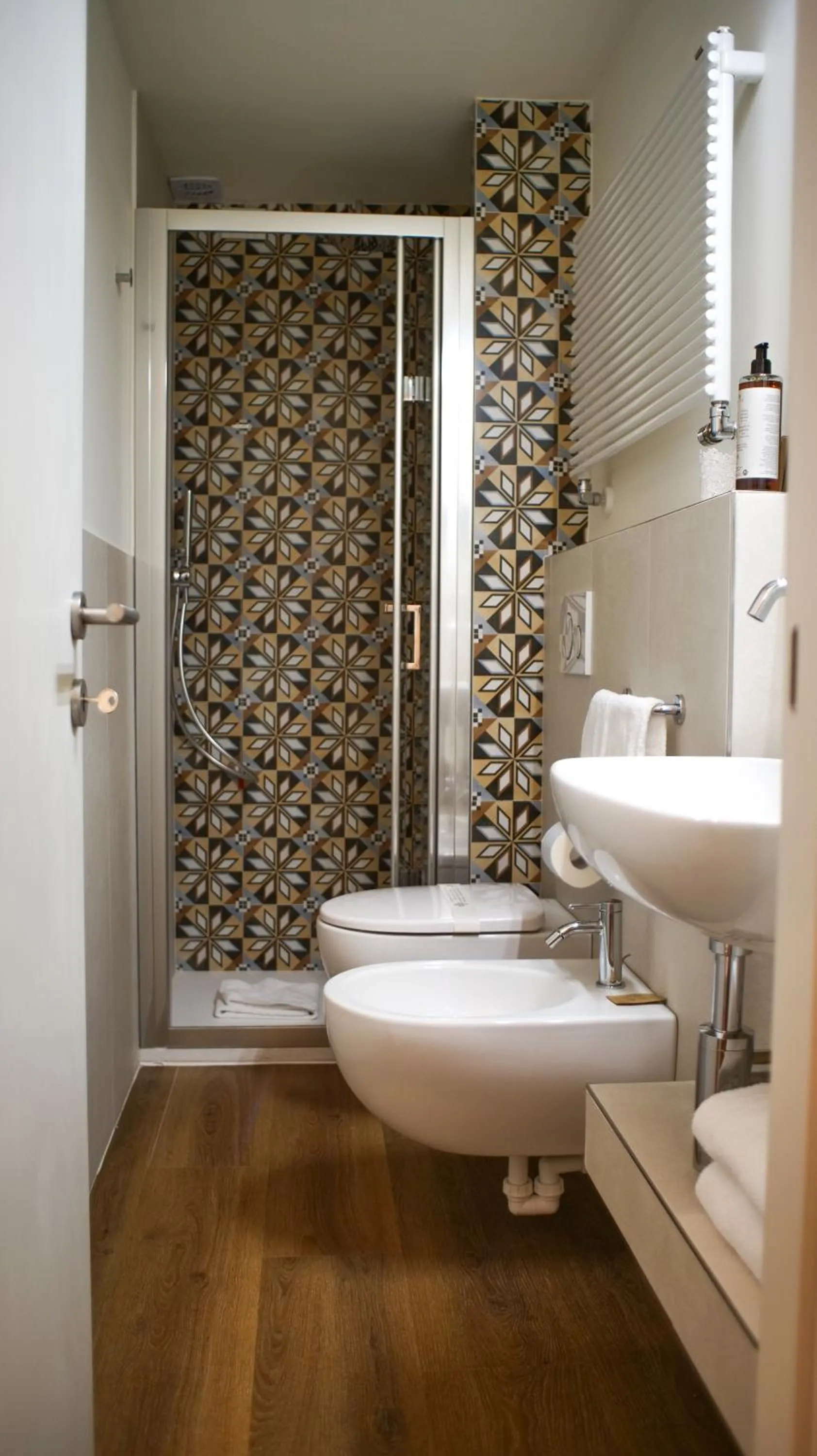 Shower in Rex Hotel Residence