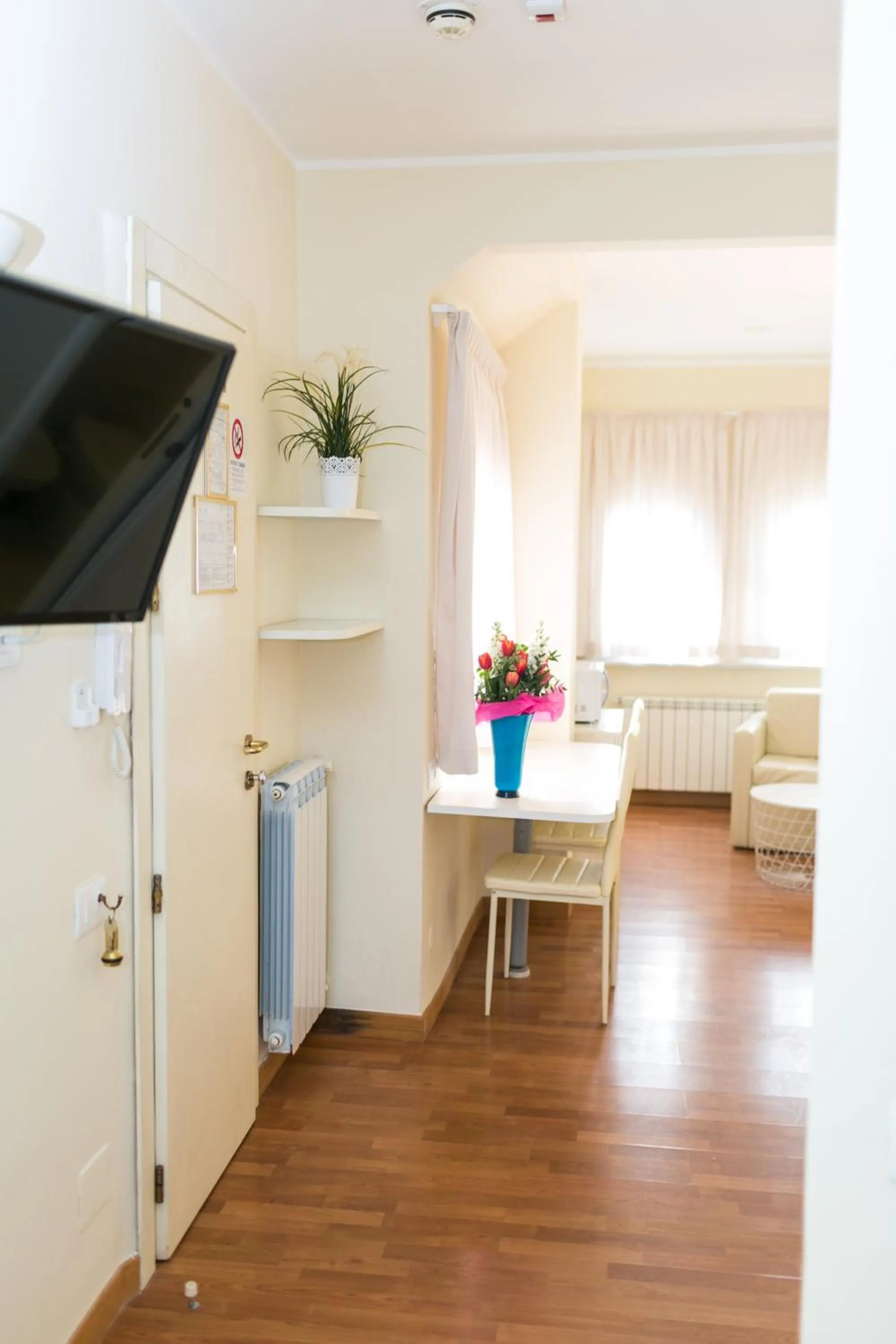 Photo of the whole room in Rex Hotel Residence