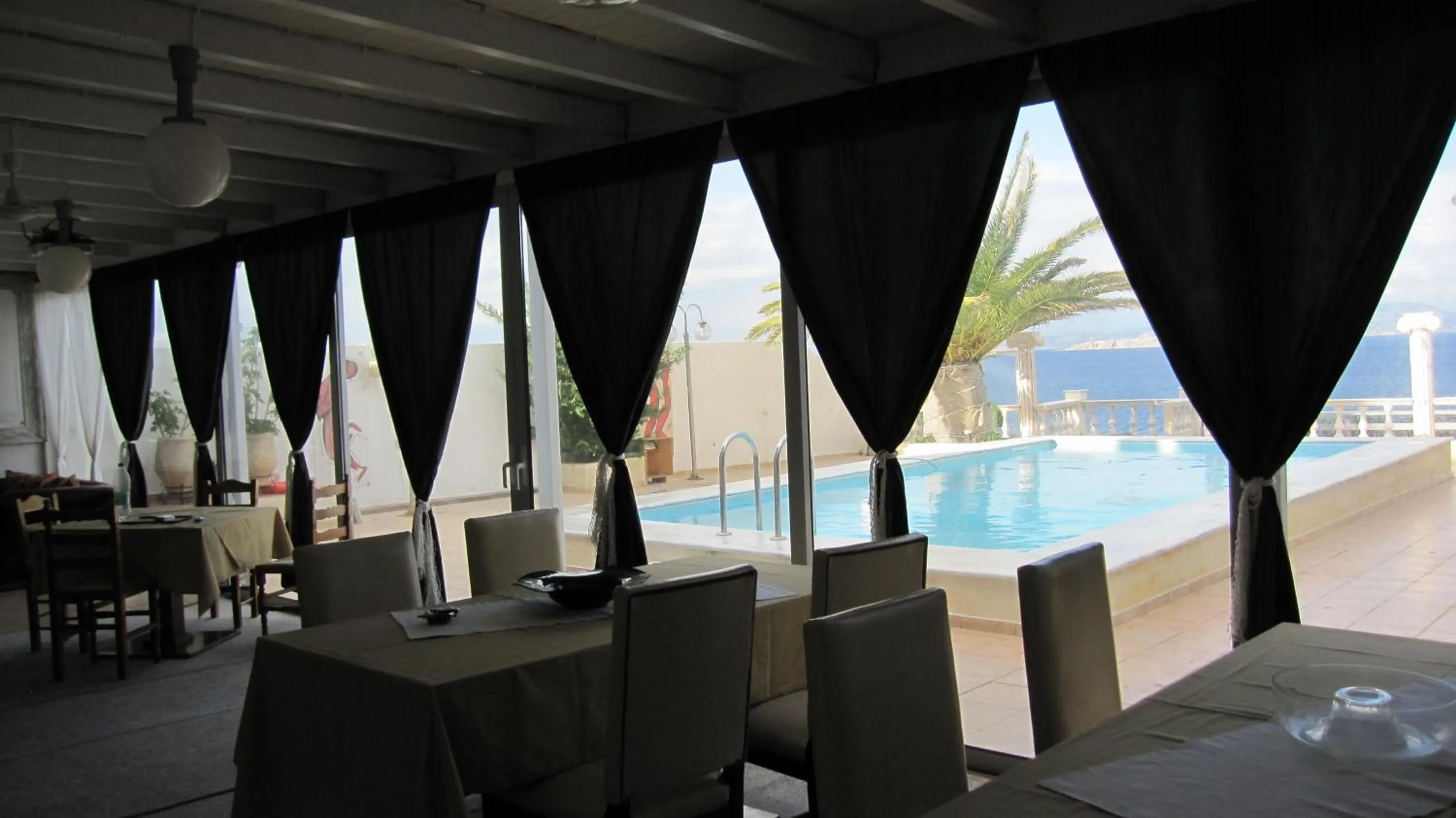 Communal lounge/ TV room in Mistral