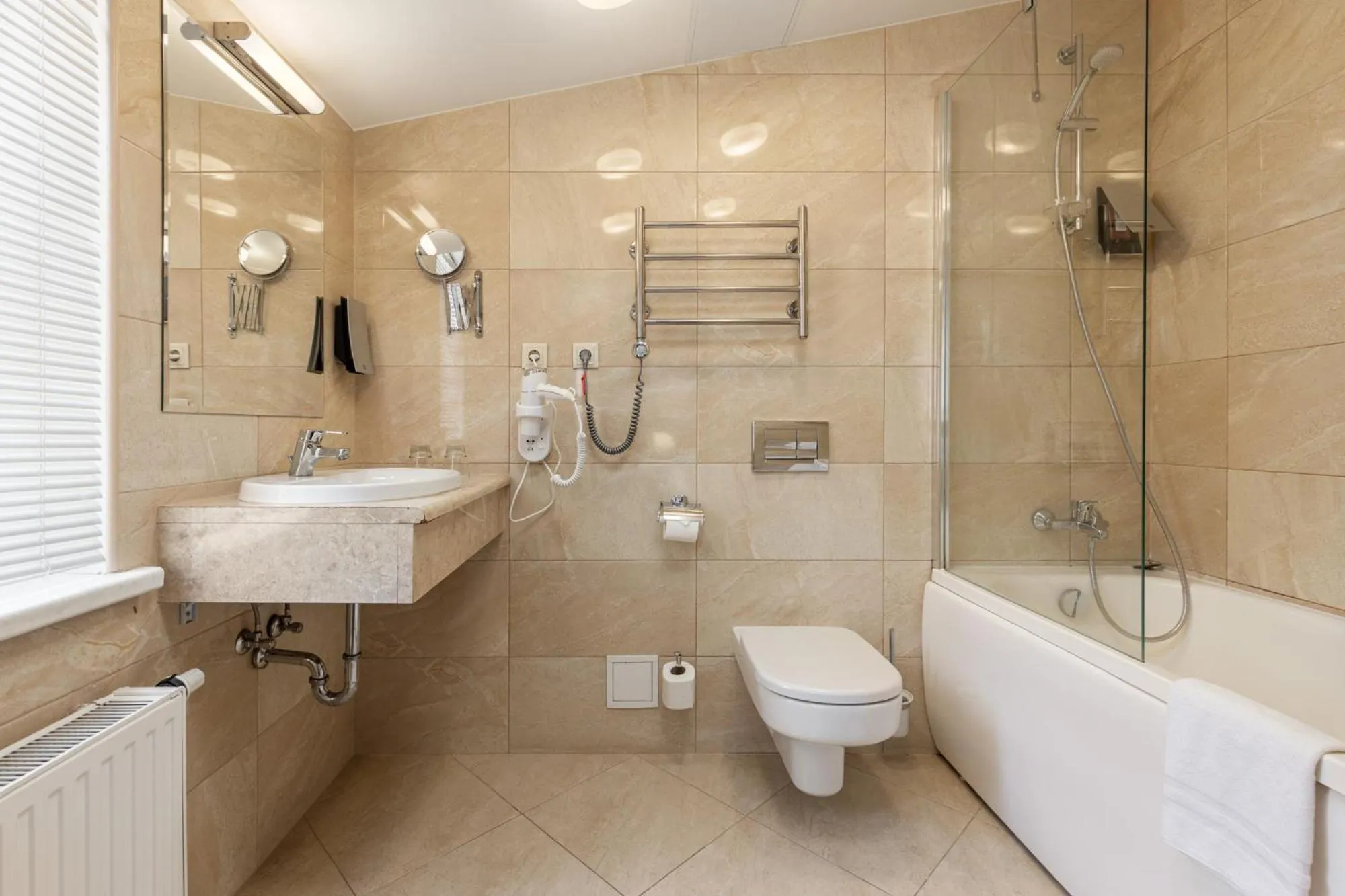 Toilet in Rixwell Gertrude Hotel