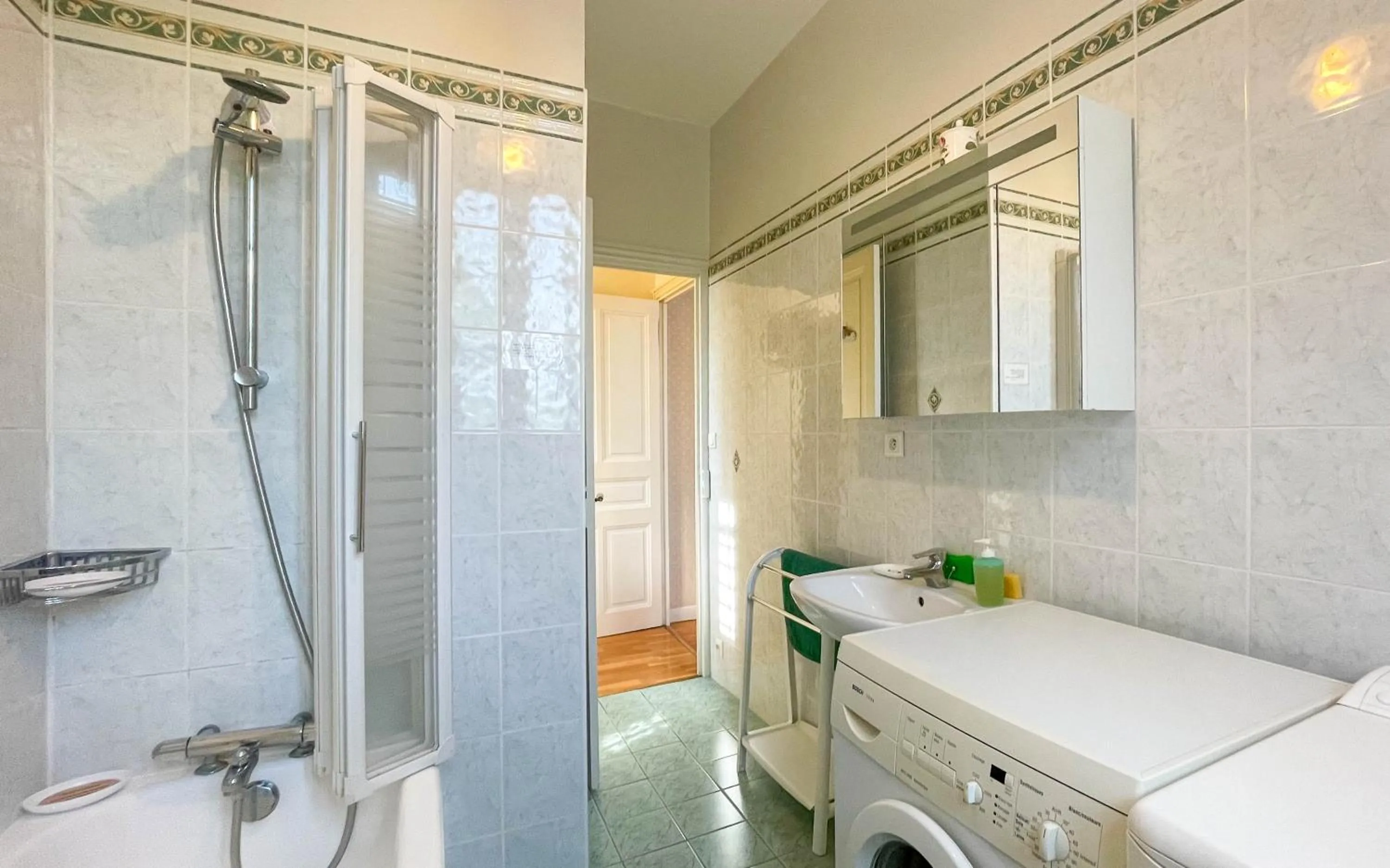 Bathroom in La Maison de Mireille