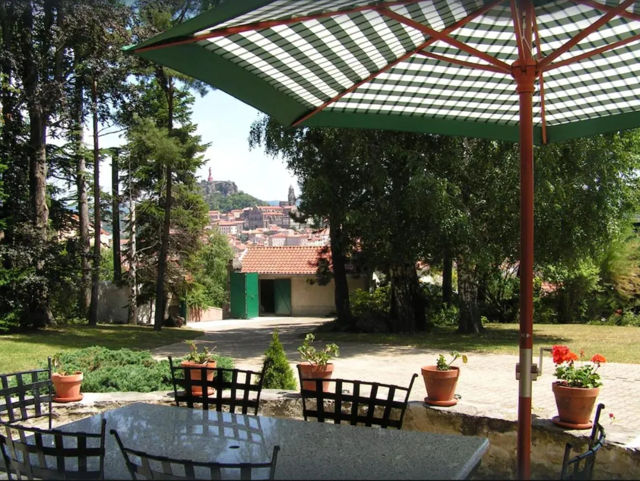 Garden view in La Maison de Mireille