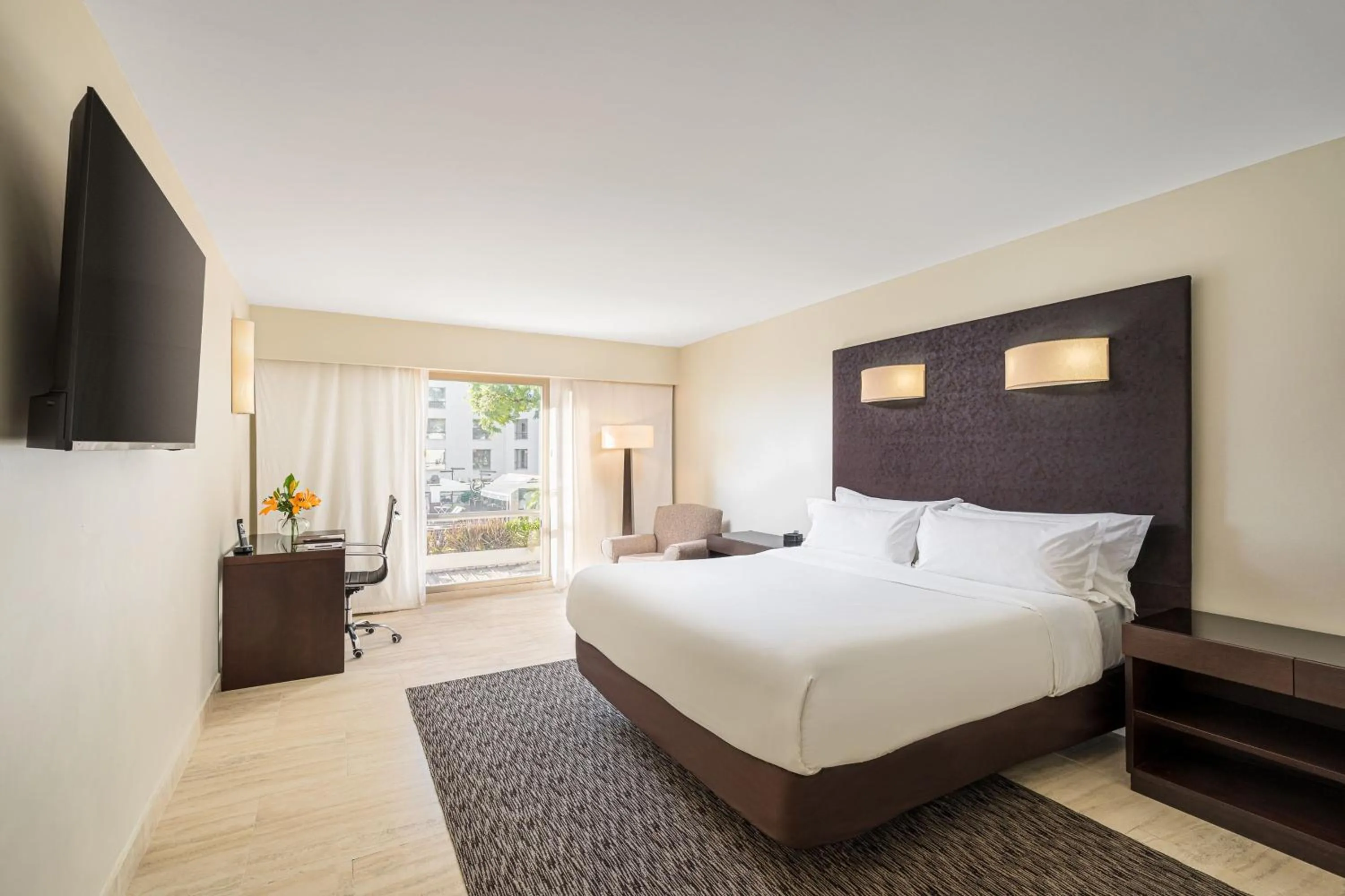 Photo of the whole room, Bed in Sheraton Salta Hotel