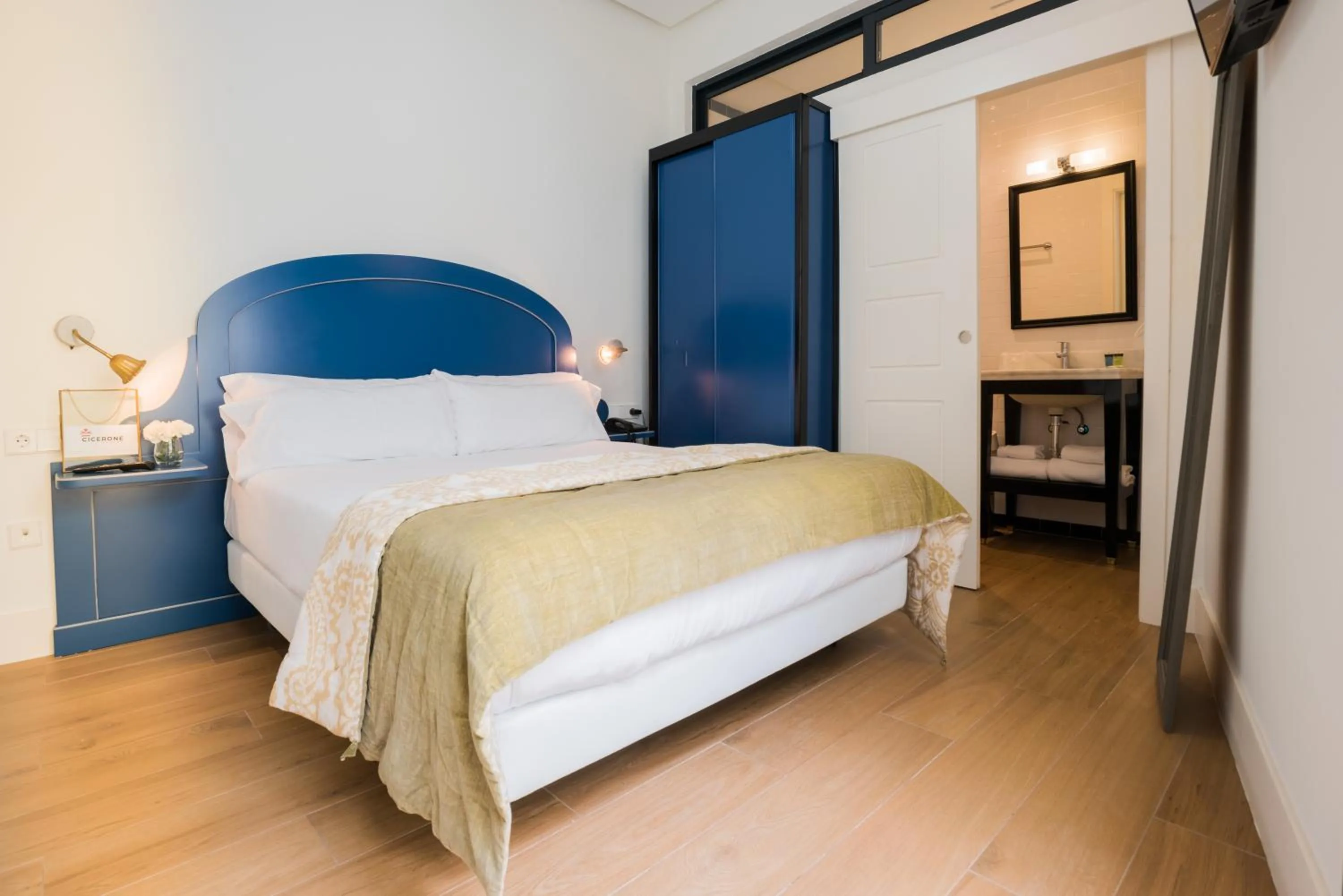 Photo of the whole room, Bed in nüa cicerone