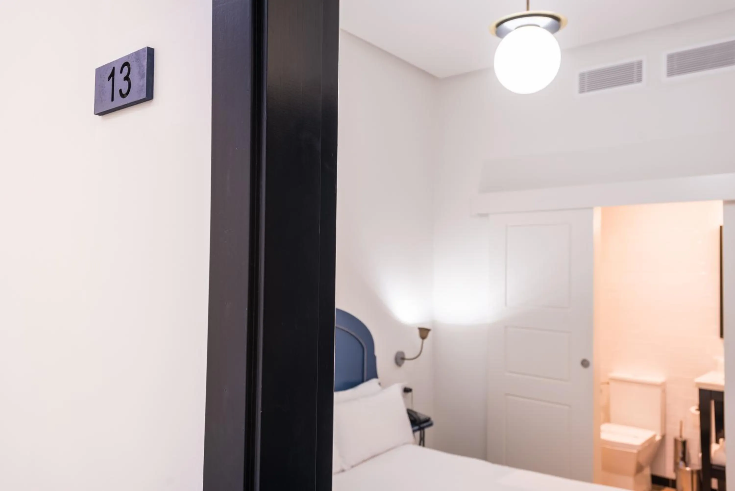 Decorative detail, Bed in nüa cicerone