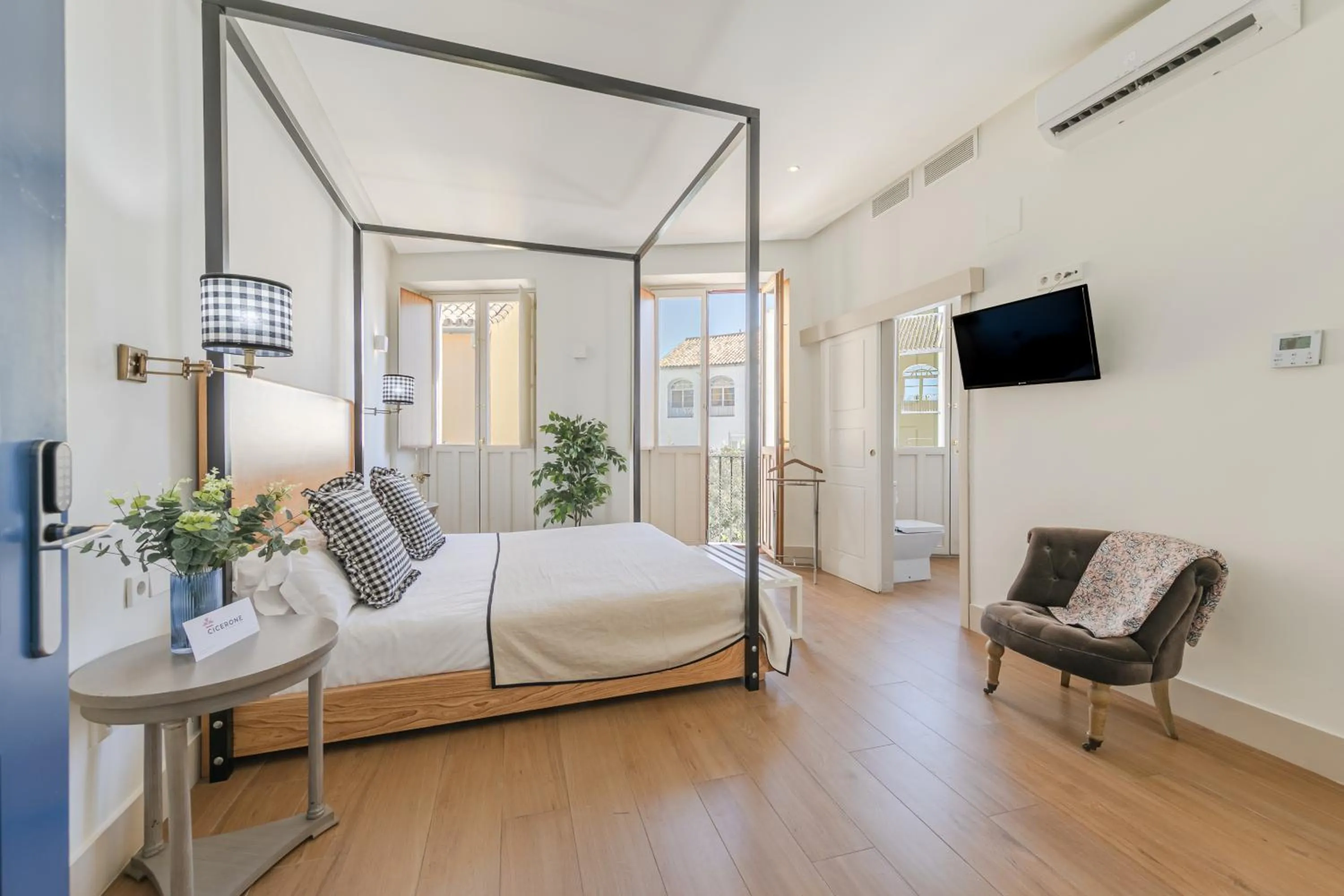 Bedroom, Bed in nüa cicerone