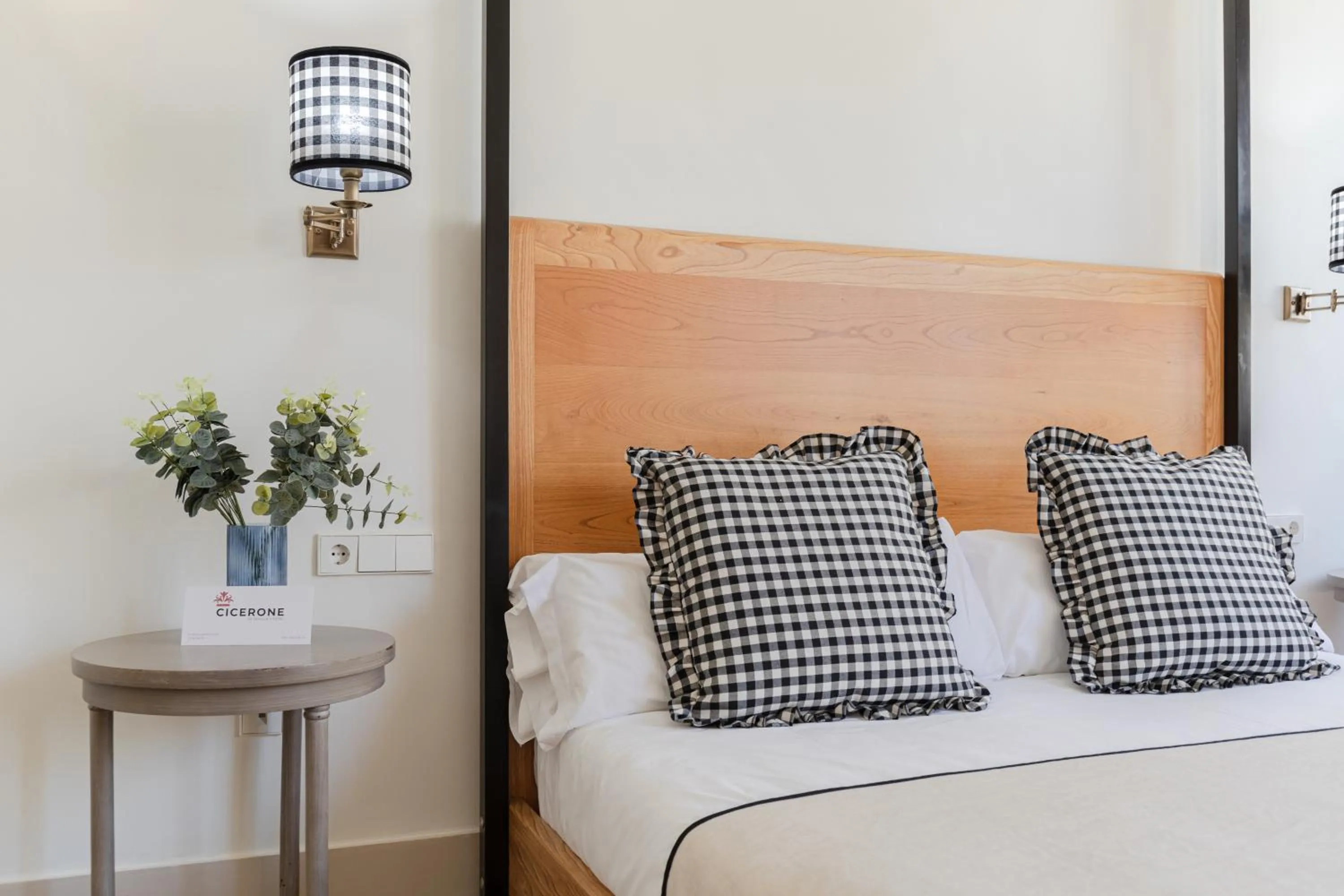 Decorative detail, Bed in nüa cicerone