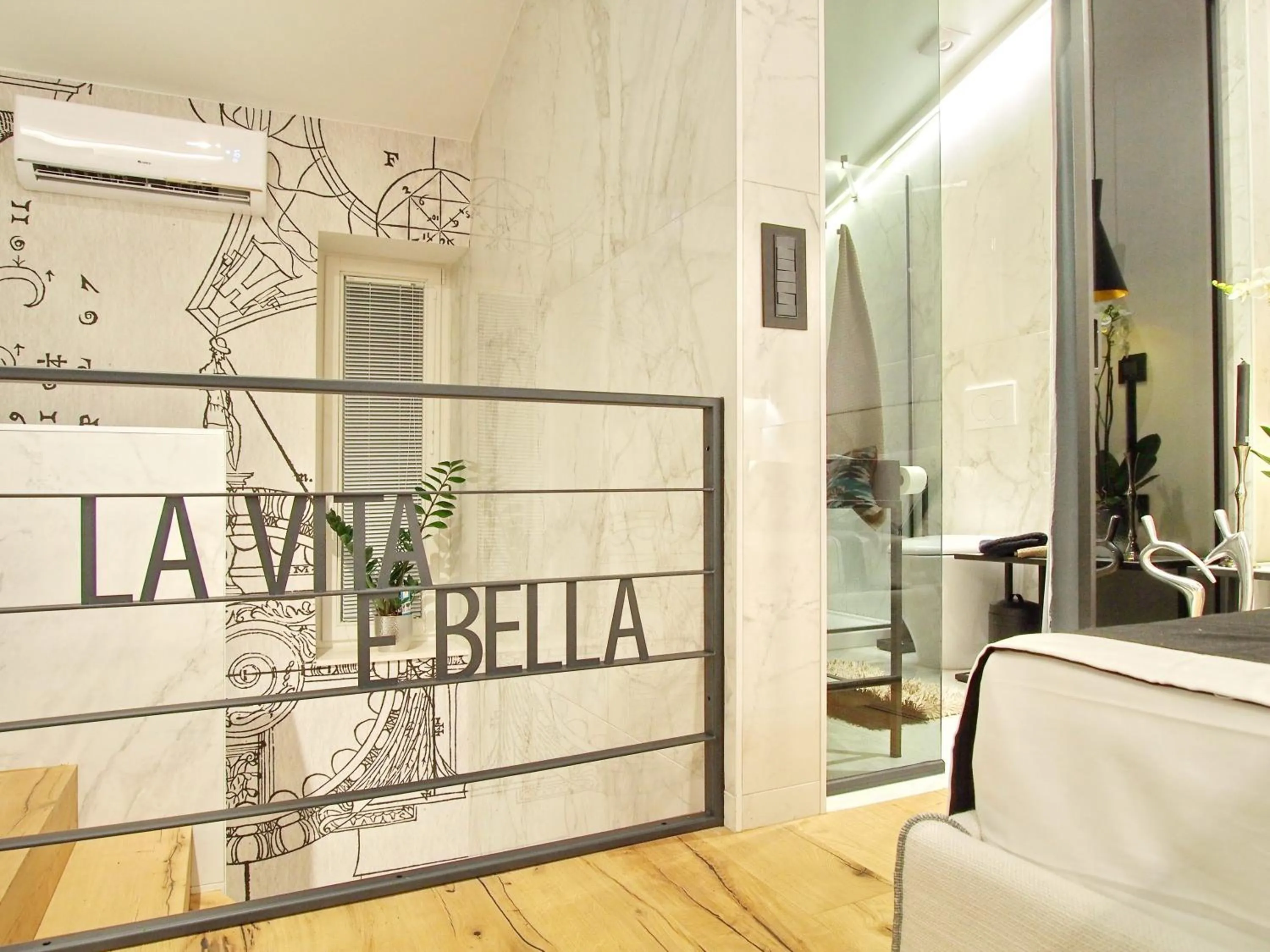 Decorative detail in La Vita e Bella II