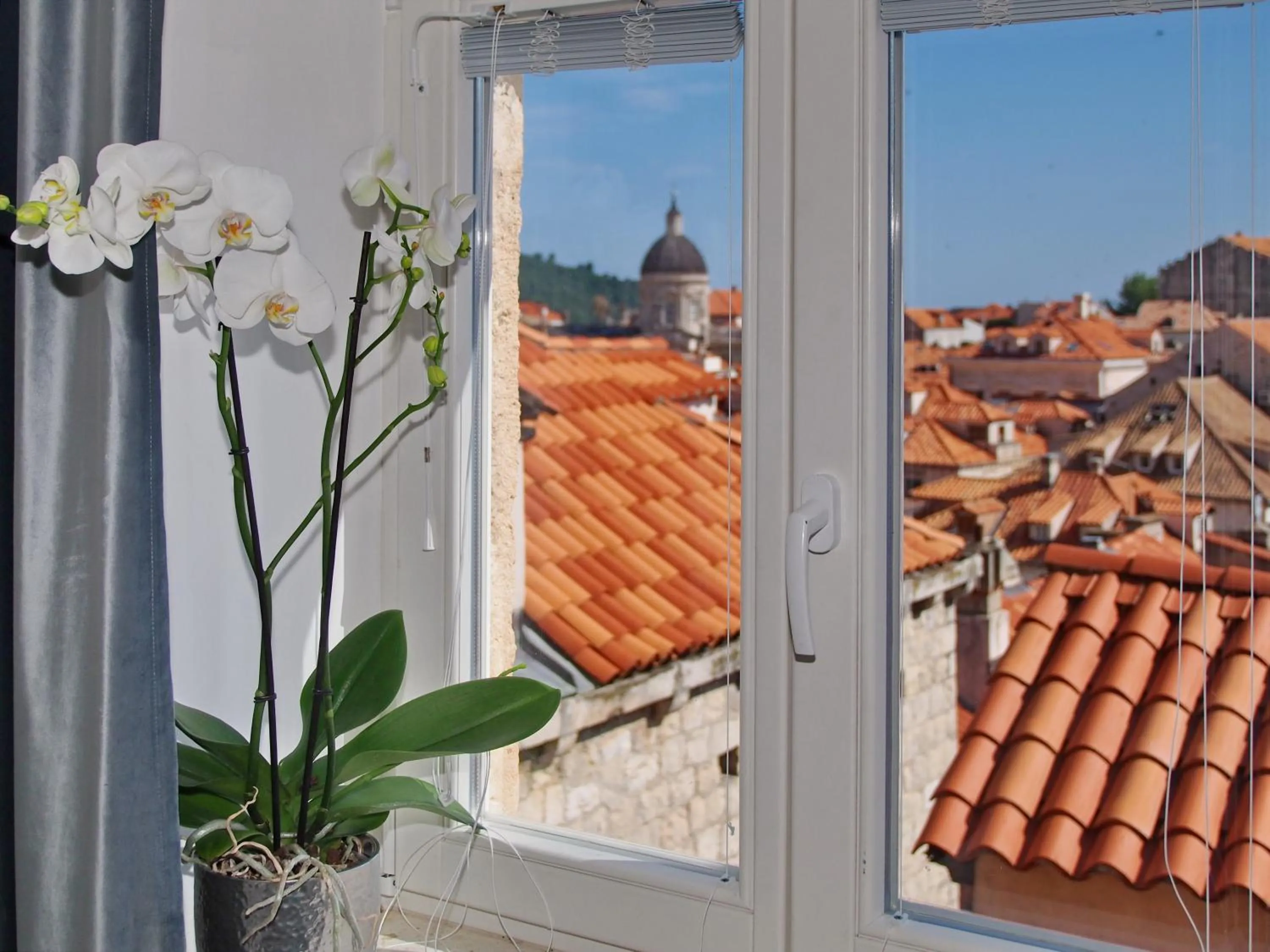 Nearby landmark in La Vita e Bella II