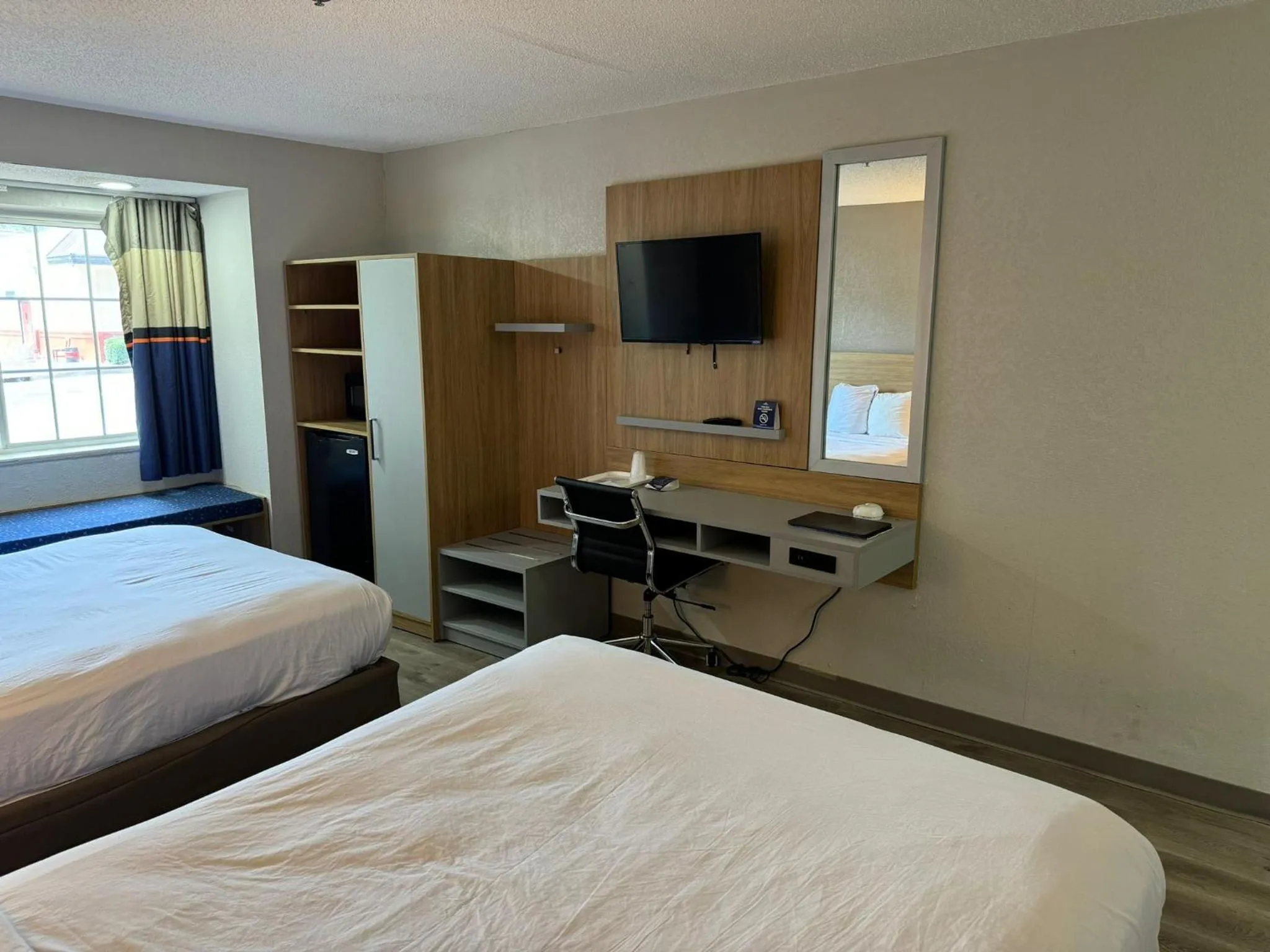 TV and multimedia, Bed in Microtel Inn by Wyndham Winston-Salem