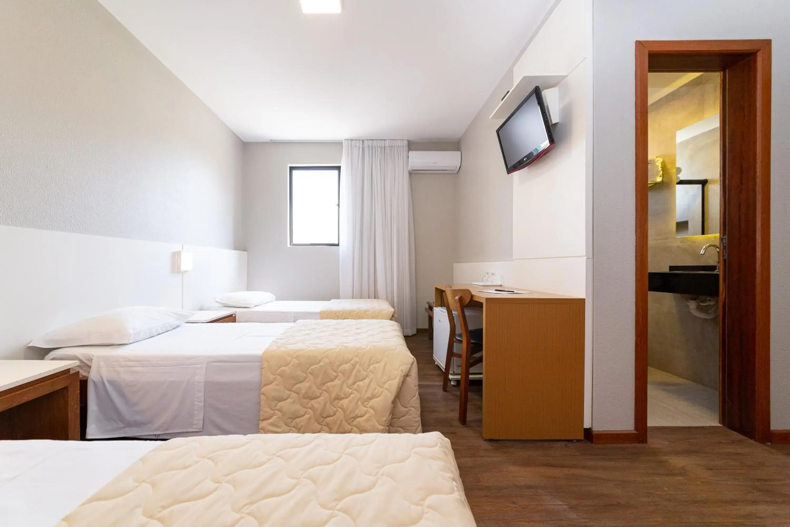 Triple Room - single occupancy in Hotel Lunes Triple Room - single occupancy in Hotel Lunes