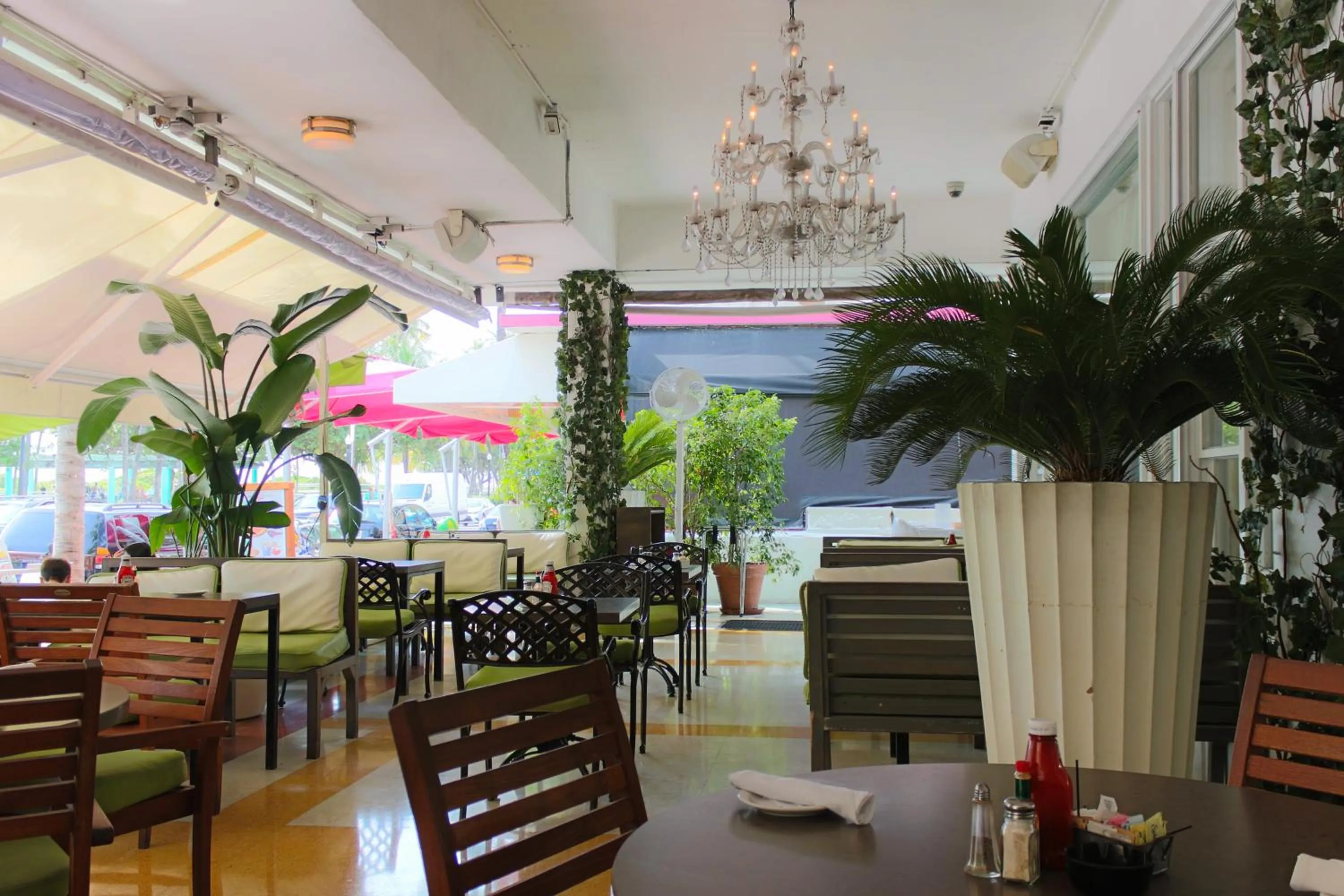 Restaurant/places to eat in Hotel Breakwater South Beach