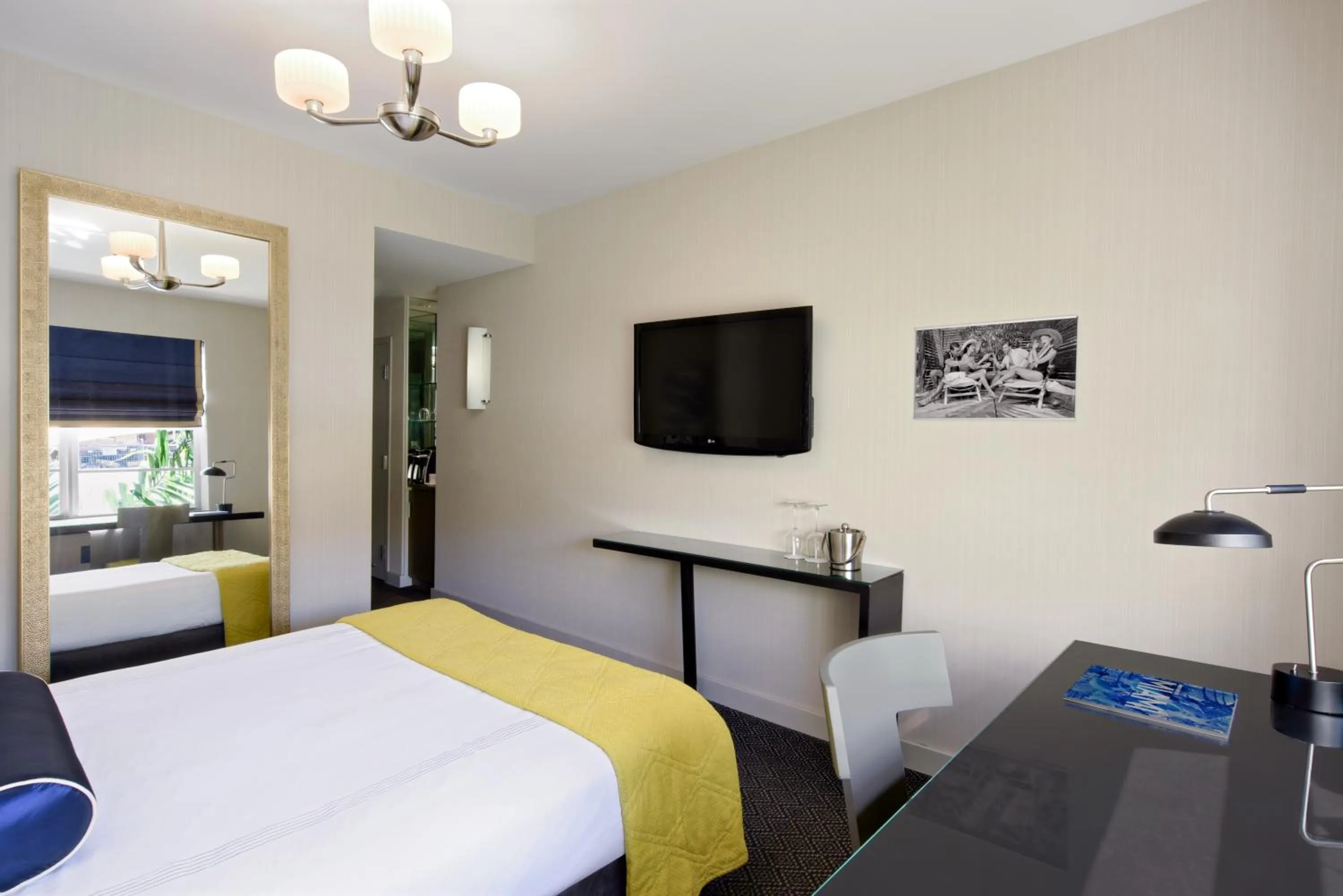 Bed in Hotel Breakwater South Beach