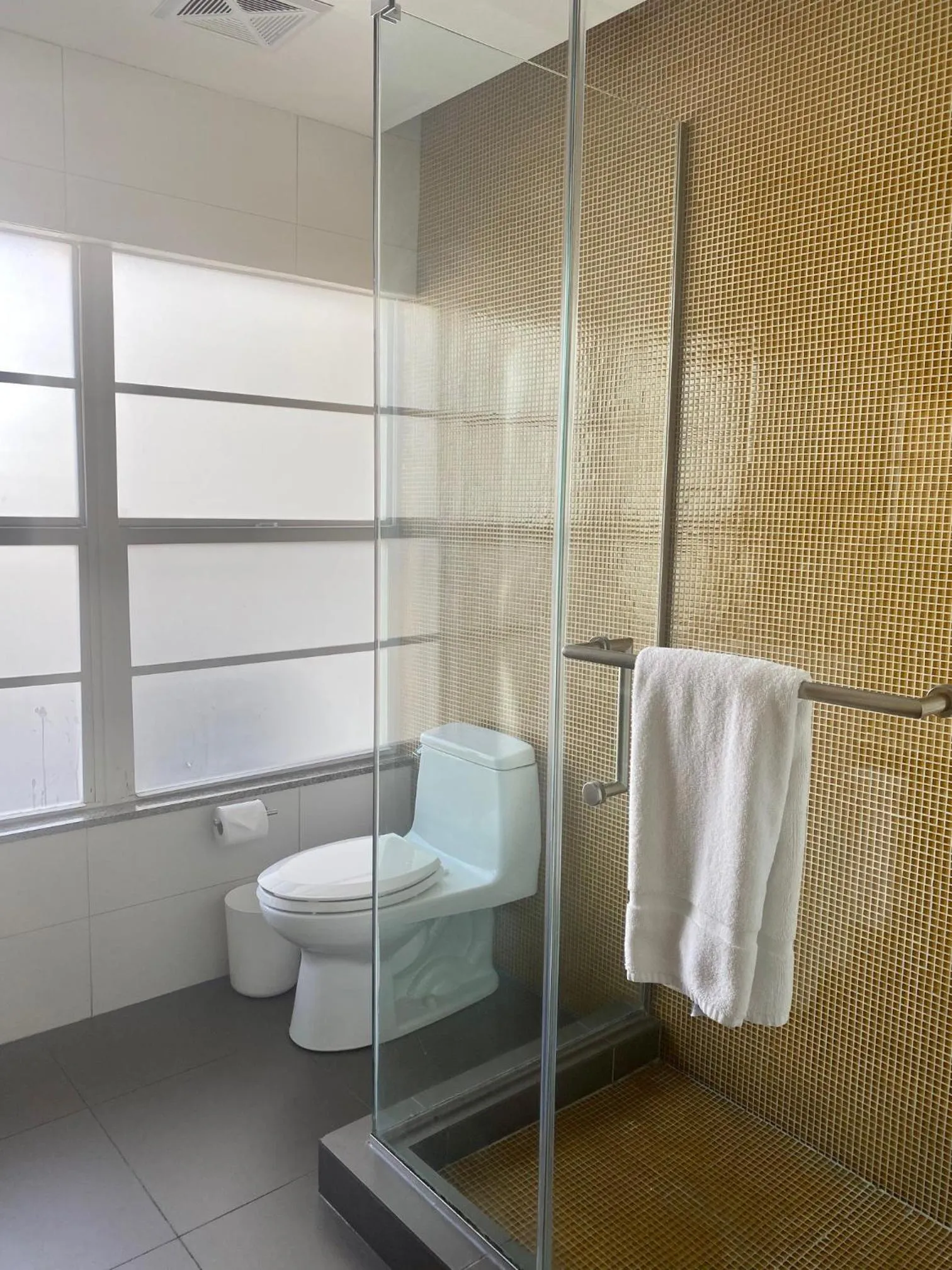 Shower in Hotel Breakwater South Beach