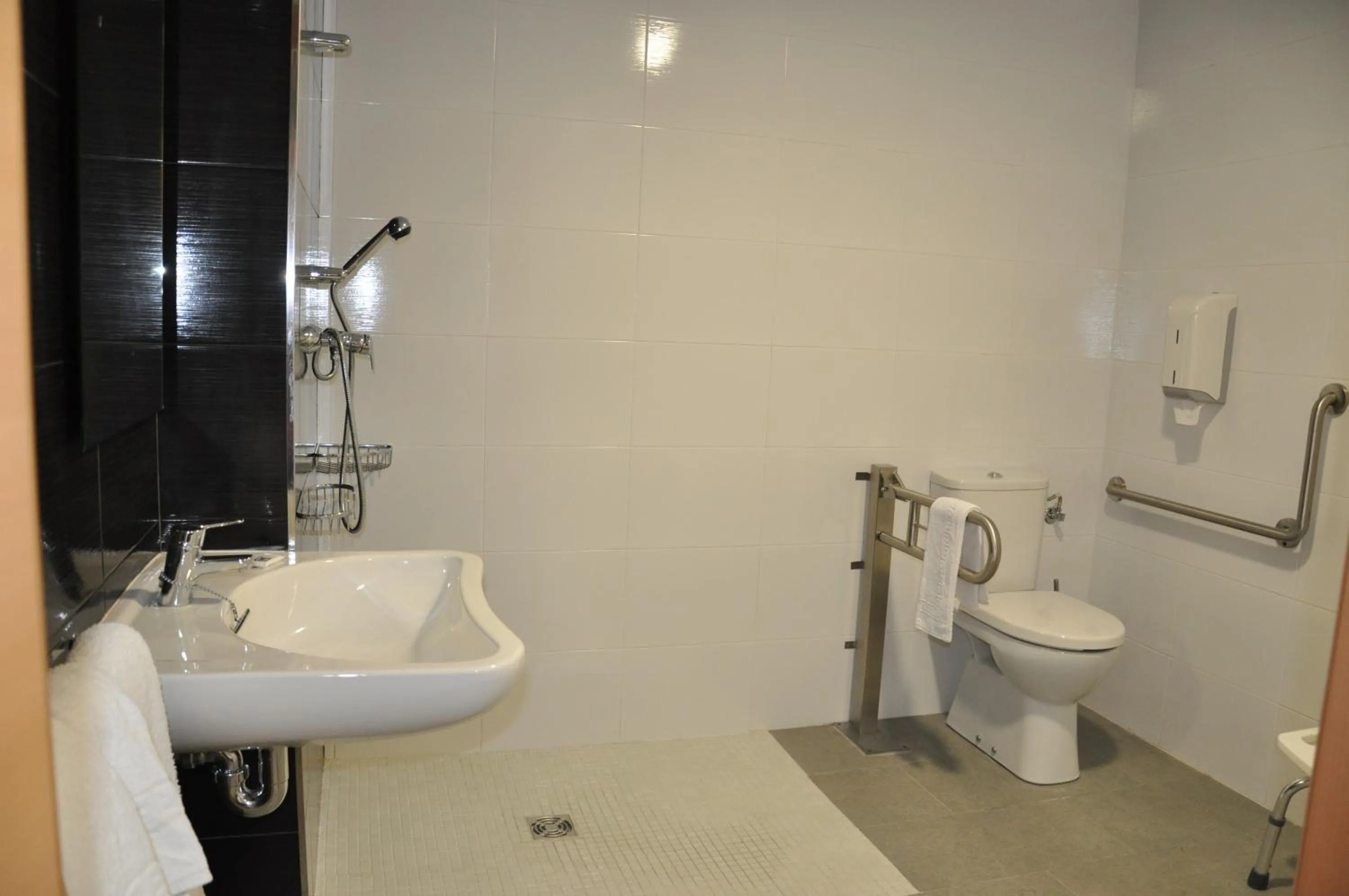 Bathroom in Hotel HM Alfaro