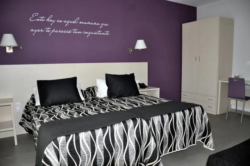 Photo of the whole room in Hotel HM Alfaro