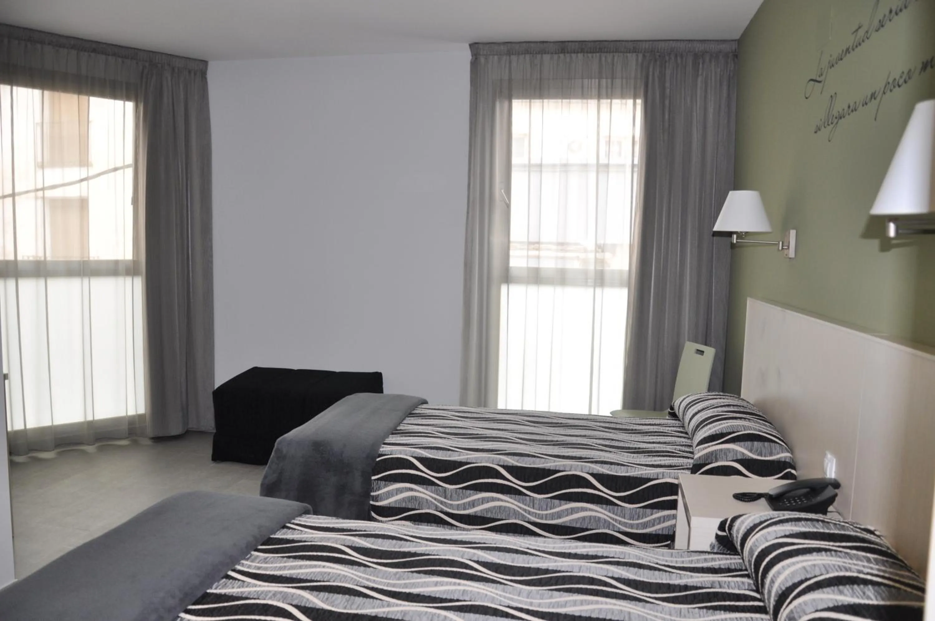 Photo of the whole room in Hotel HM Alfaro