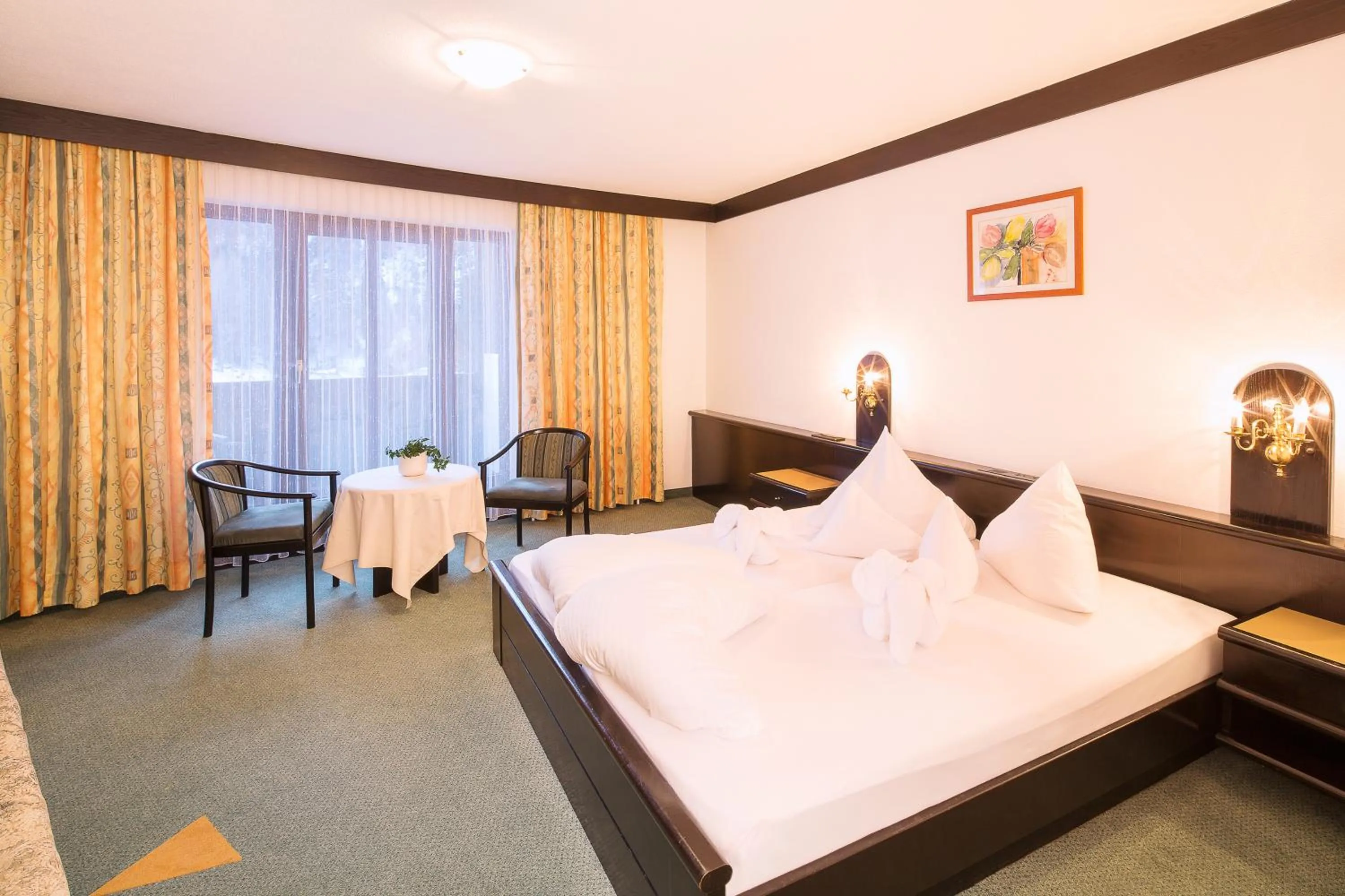 Bedroom, Bed in Hotel Neue Burg