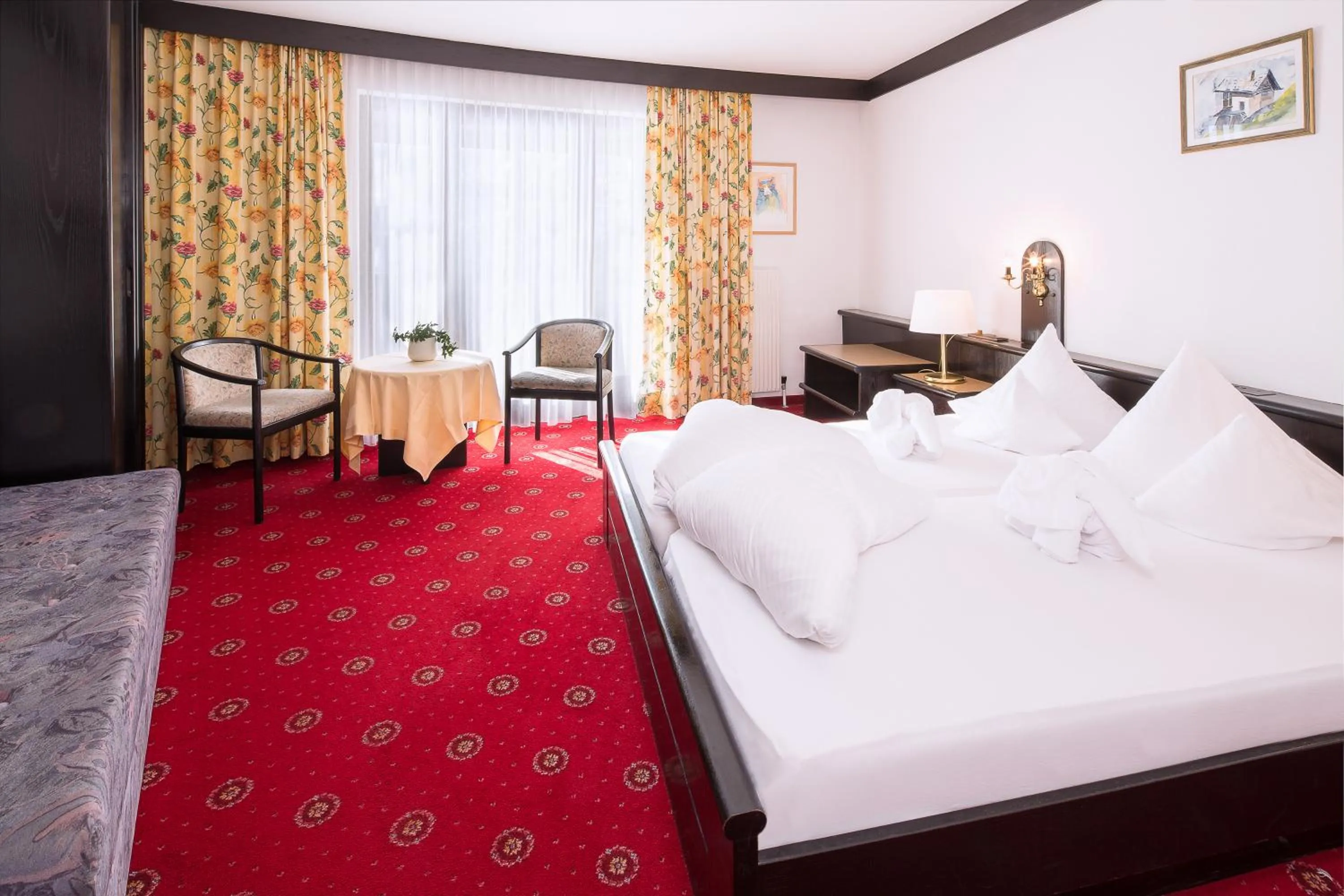 Bedroom, Bed in Hotel Neue Burg