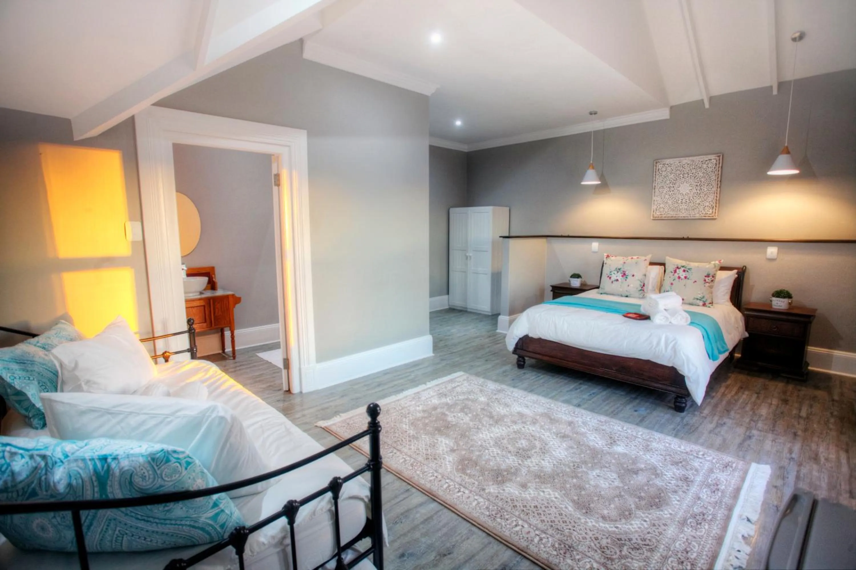 Photo of the whole room, Bed in 23 On Glen Guest House