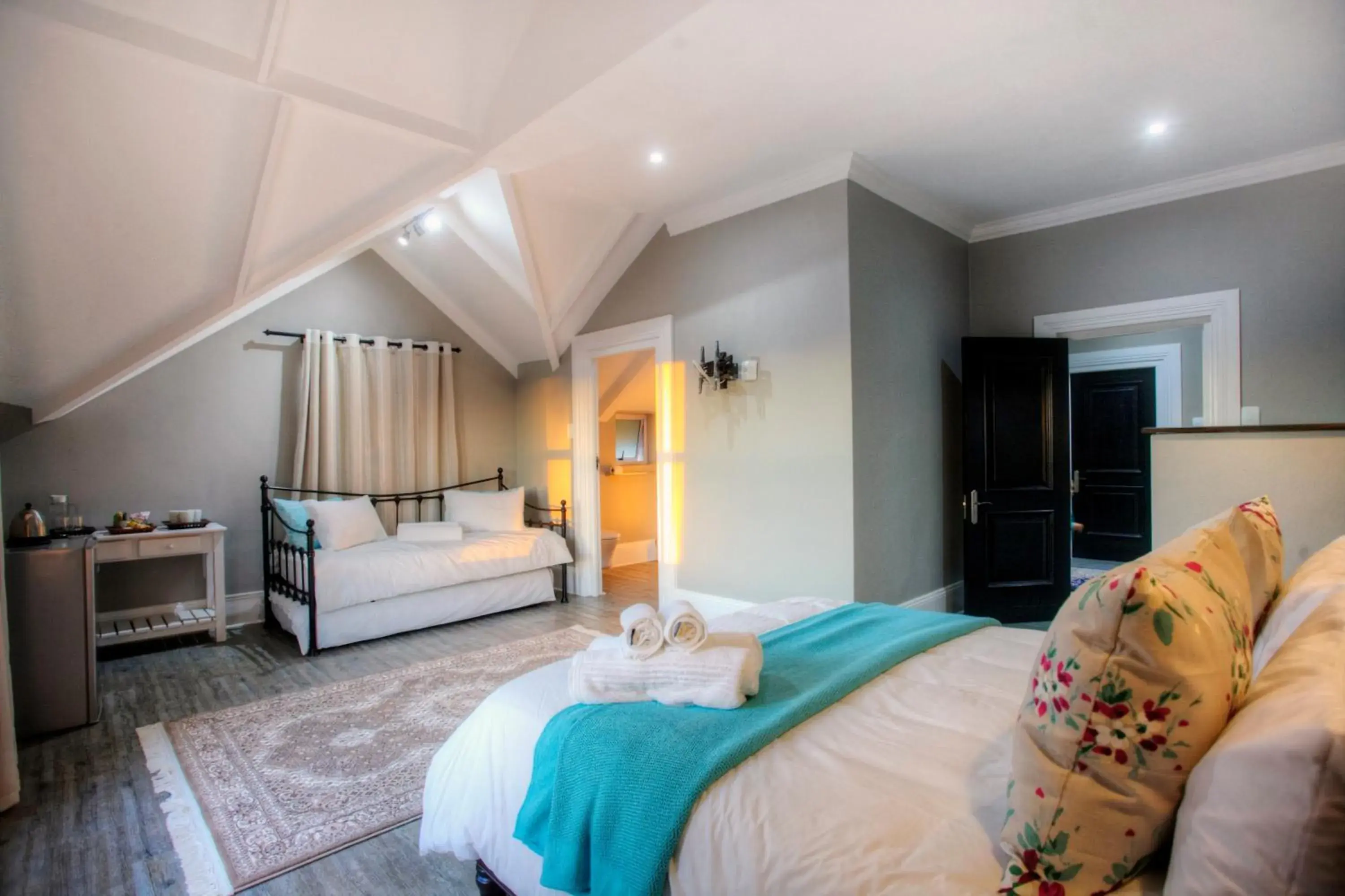 Family Room with Bath in 23 On Glen Guest House Family Room with Bath in 23 On Glen Guest House