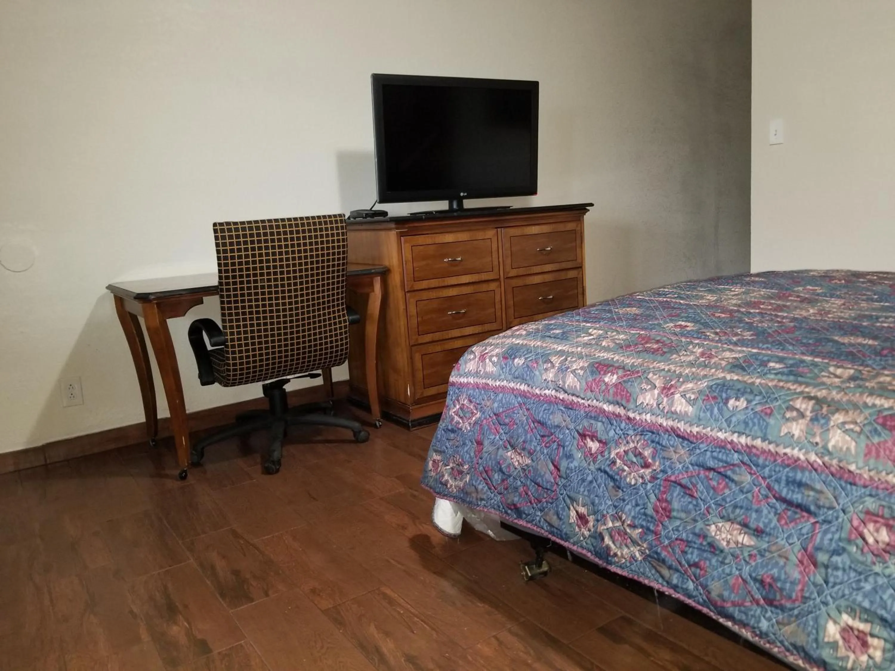 Bed in Buckboard Motel