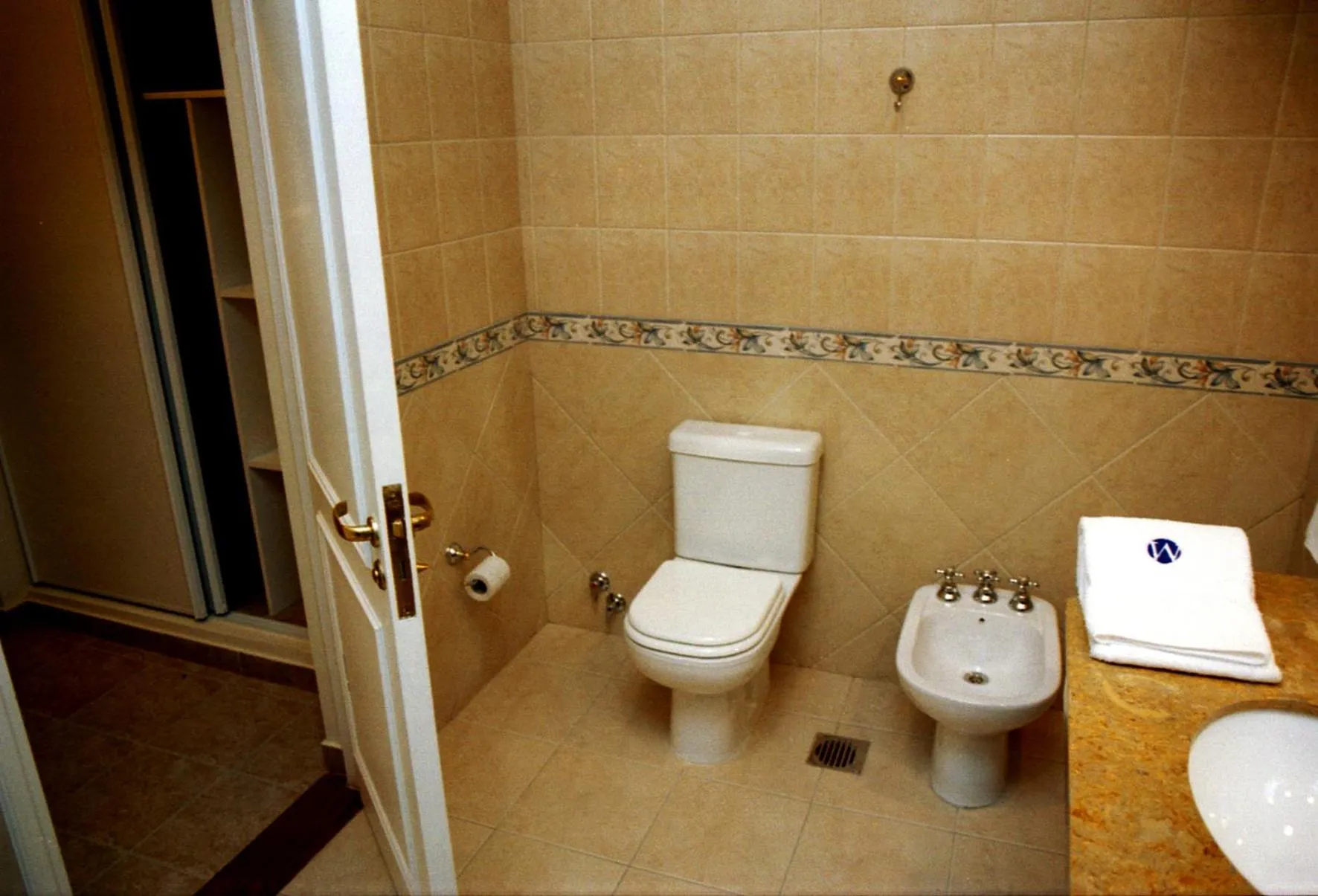 Bathroom in Wilson Hotel