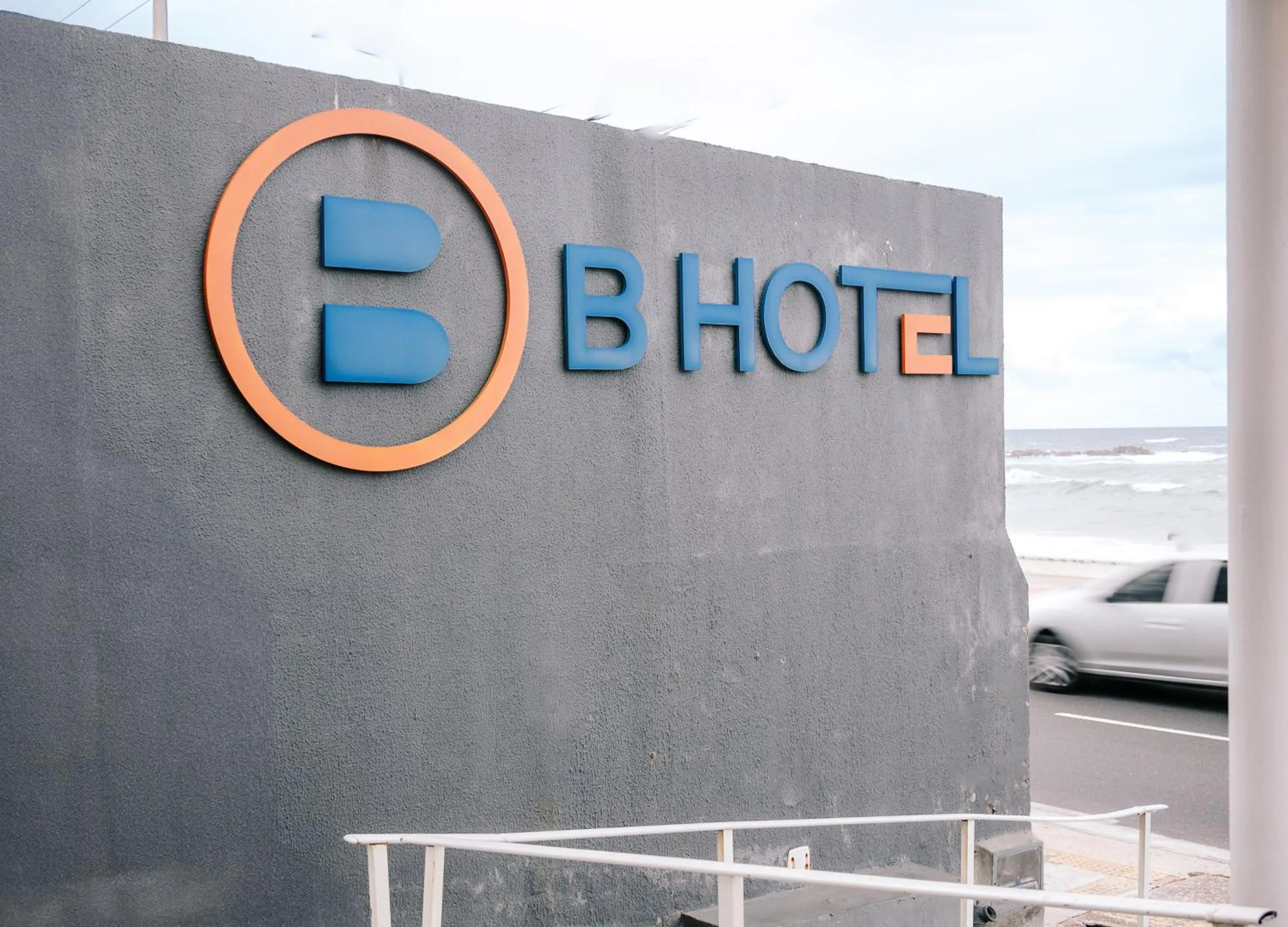 Property logo or sign in B Hotel Salvador