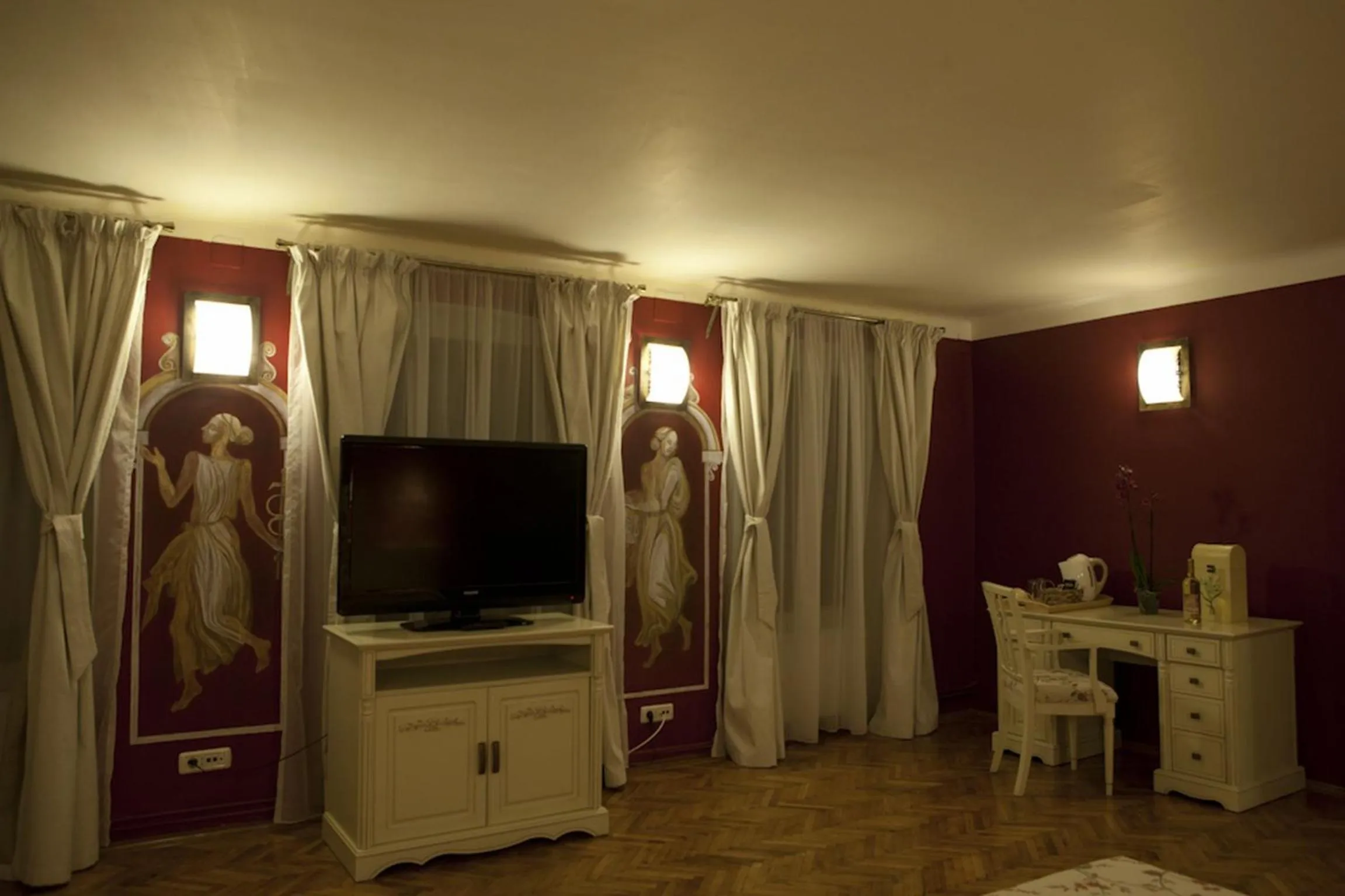 TV and multimedia in Casa Albert Boutique & Restaurant