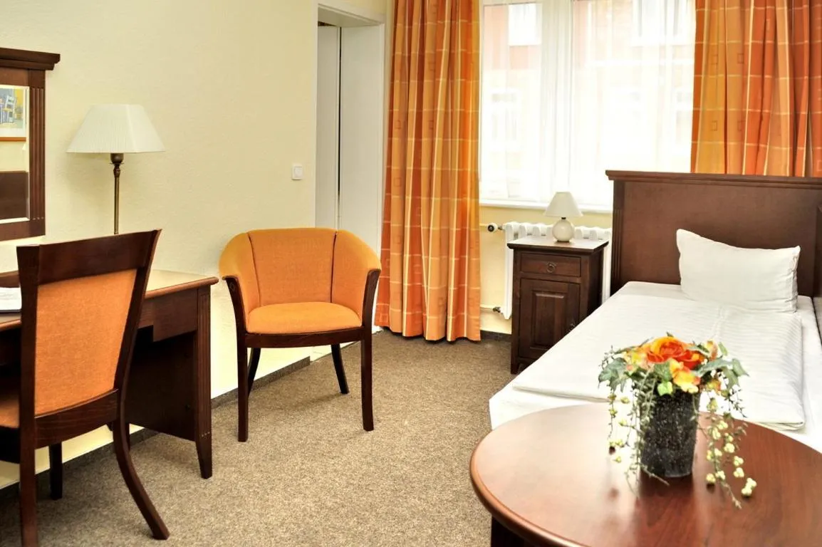 Day, Bed in Hotel Störtebeker