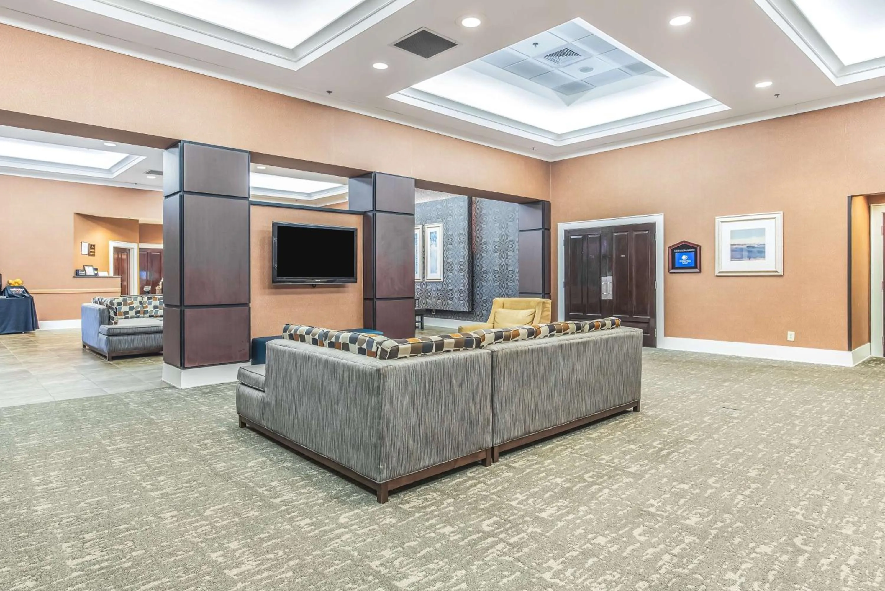 Lobby or reception in DoubleTree by Hilton Columbus