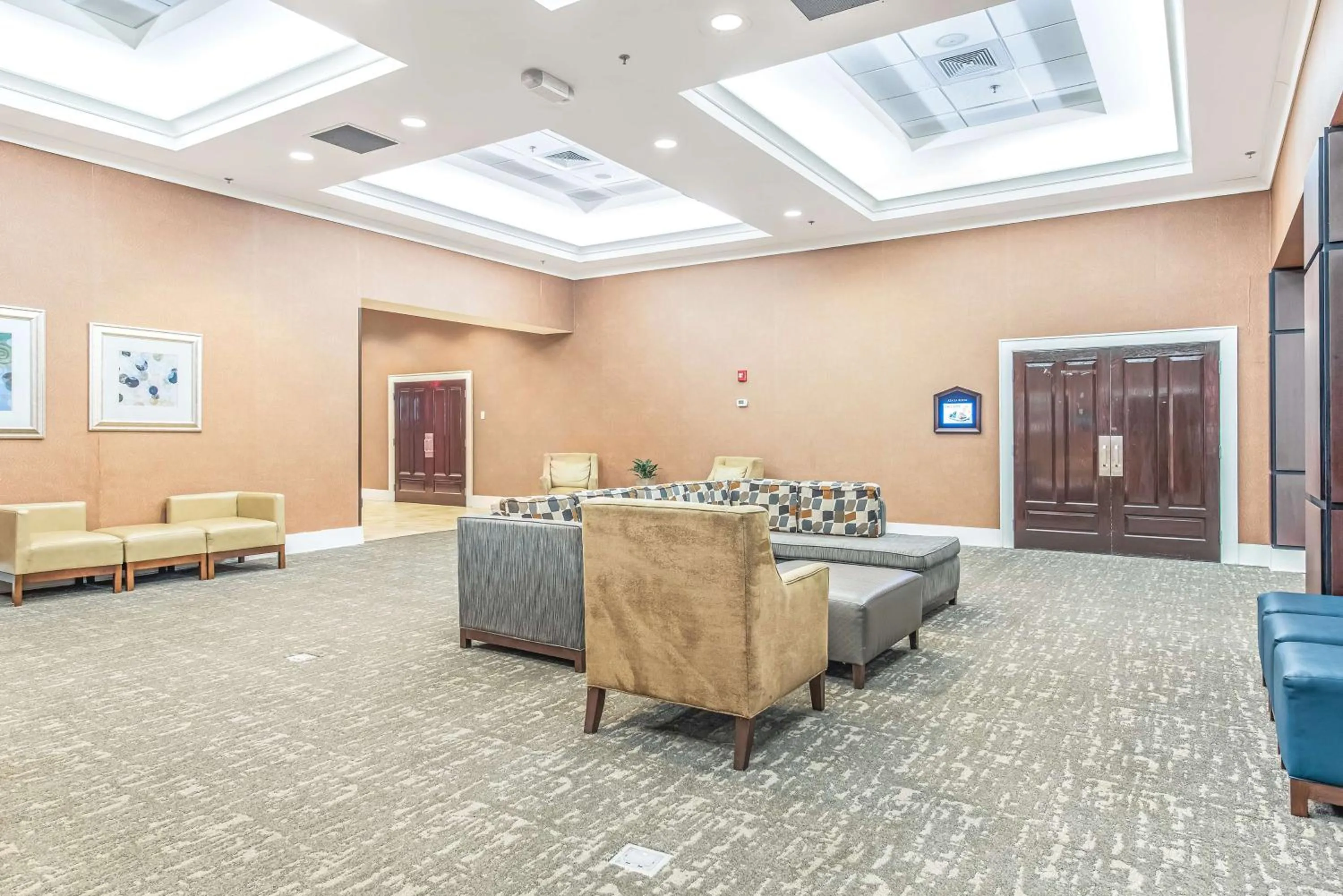 Lobby or reception in DoubleTree by Hilton Columbus