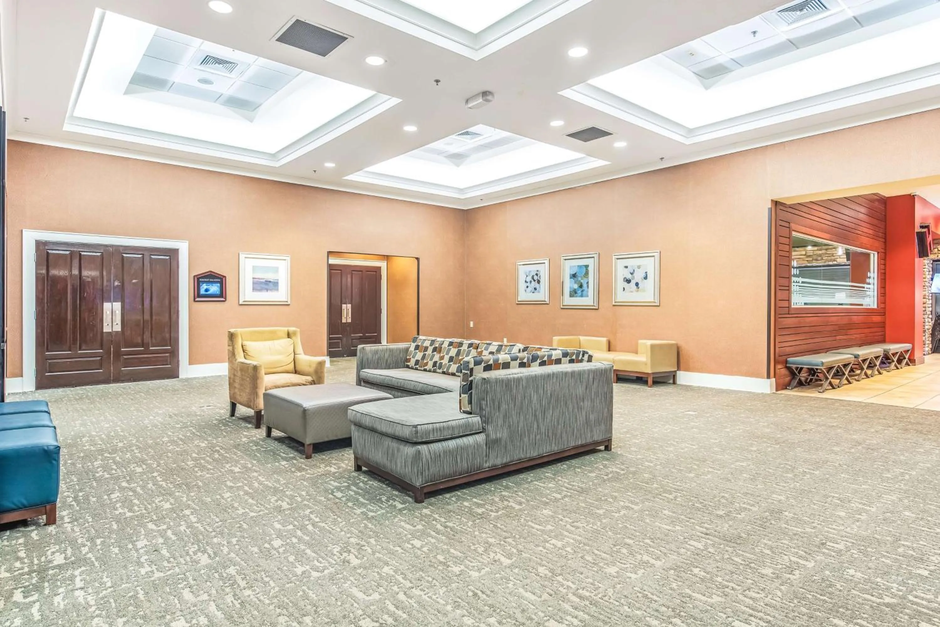 Lobby or reception in DoubleTree by Hilton Columbus