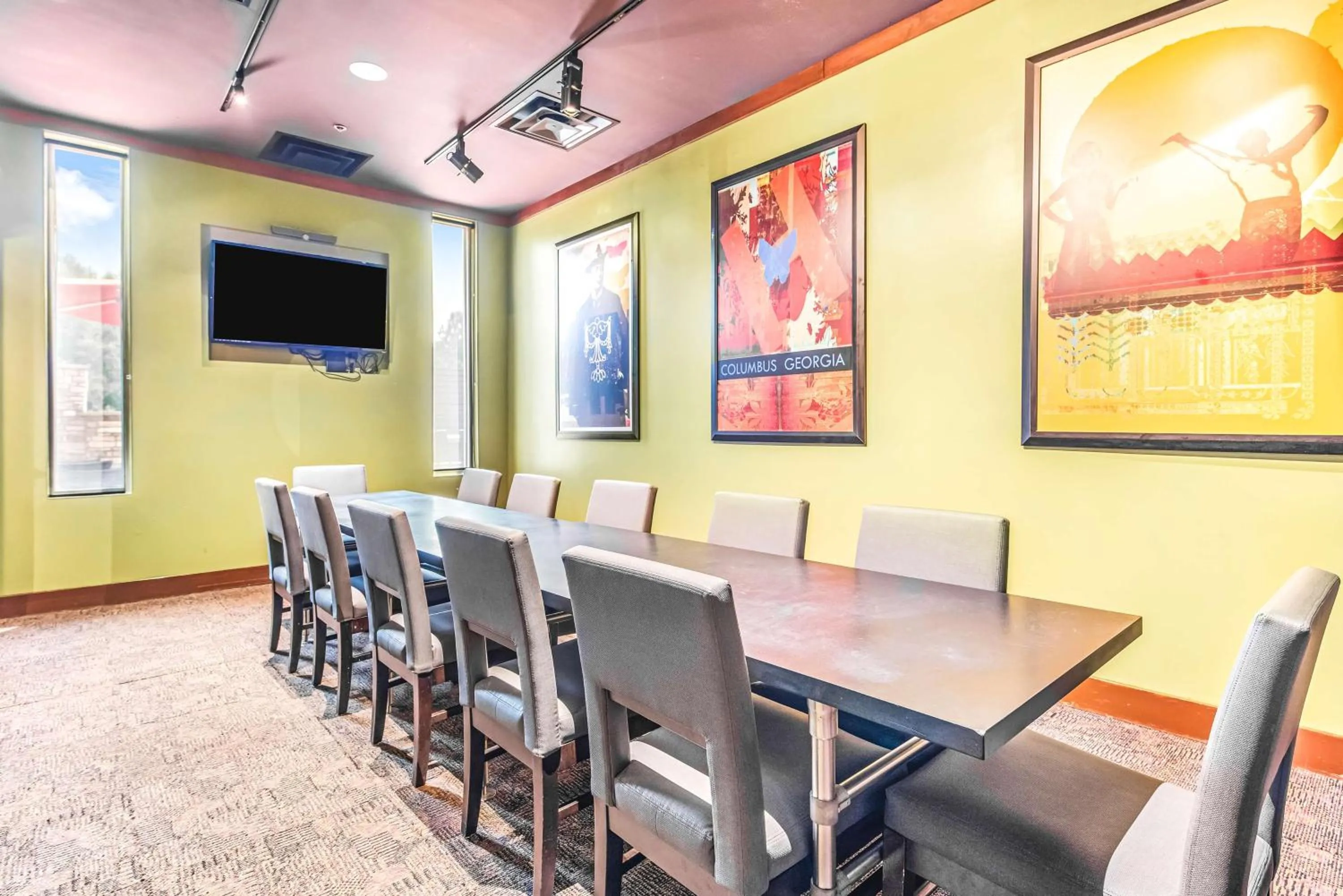 Restaurant/places to eat in DoubleTree by Hilton Columbus