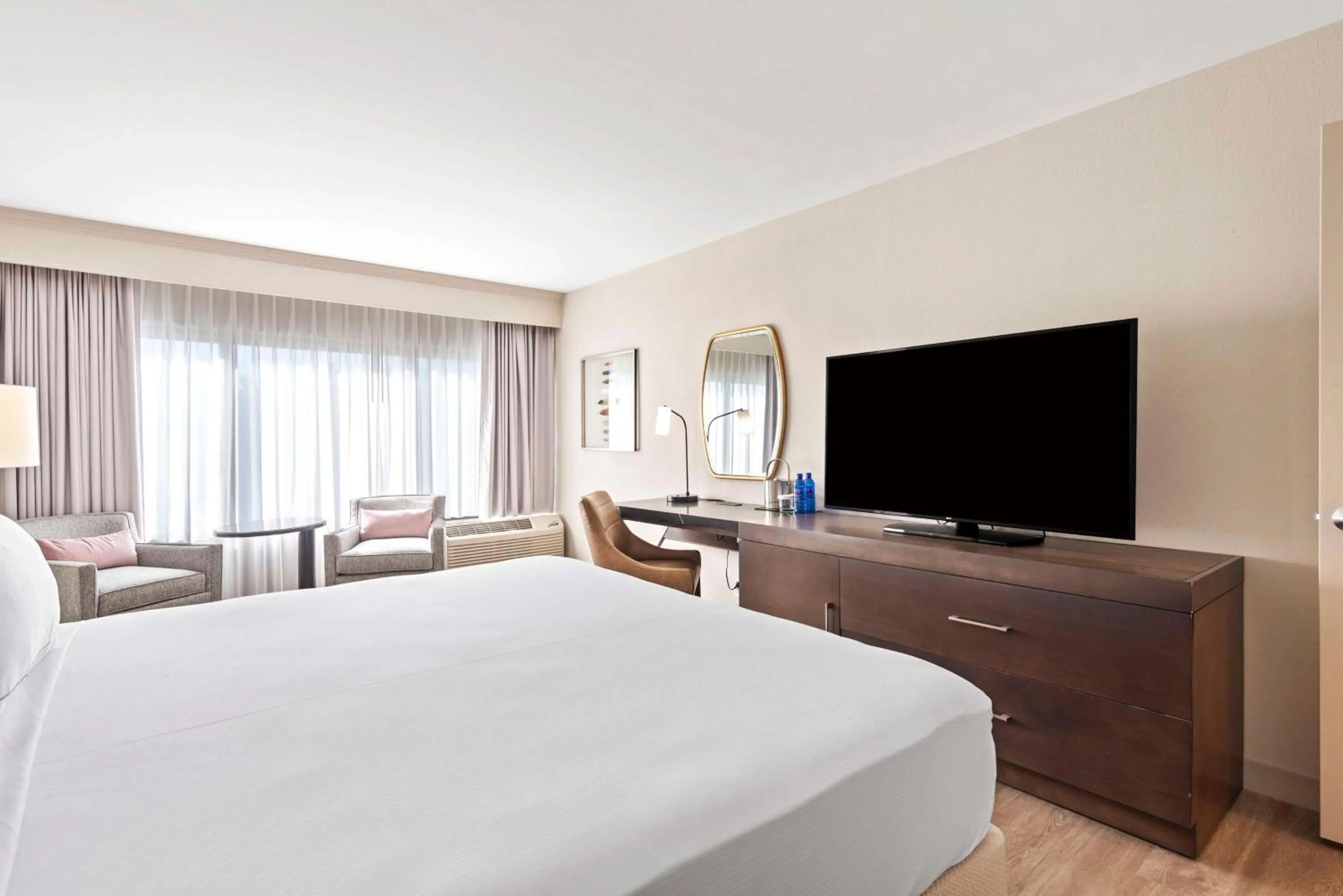 Bedroom, Bed in DoubleTree by Hilton Columbus