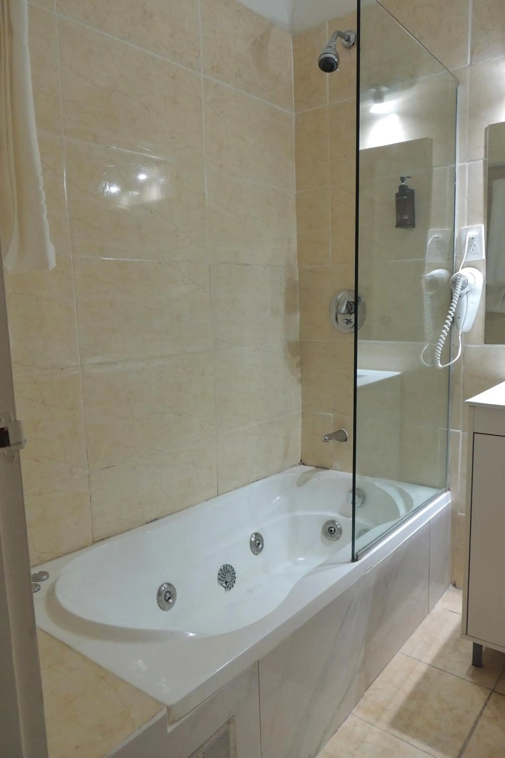 Hot Tub in Punta del Este Shelton Hotel