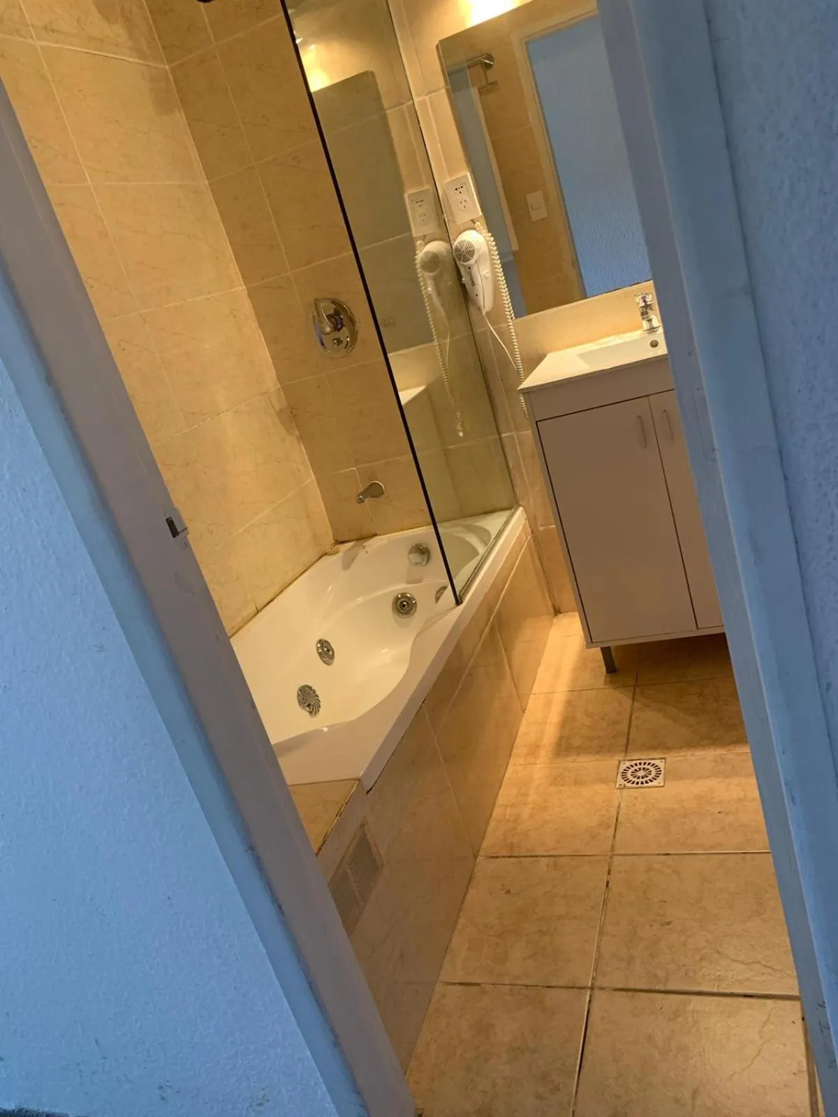 Shower in Punta del Este Shelton Hotel