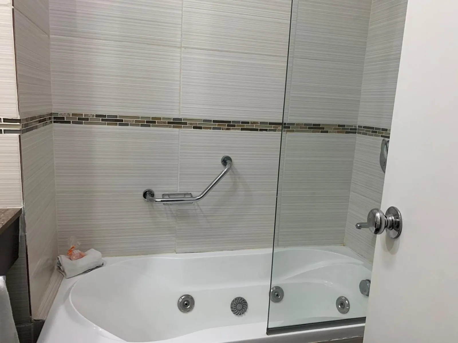 Hot Tub in Punta del Este Shelton Hotel