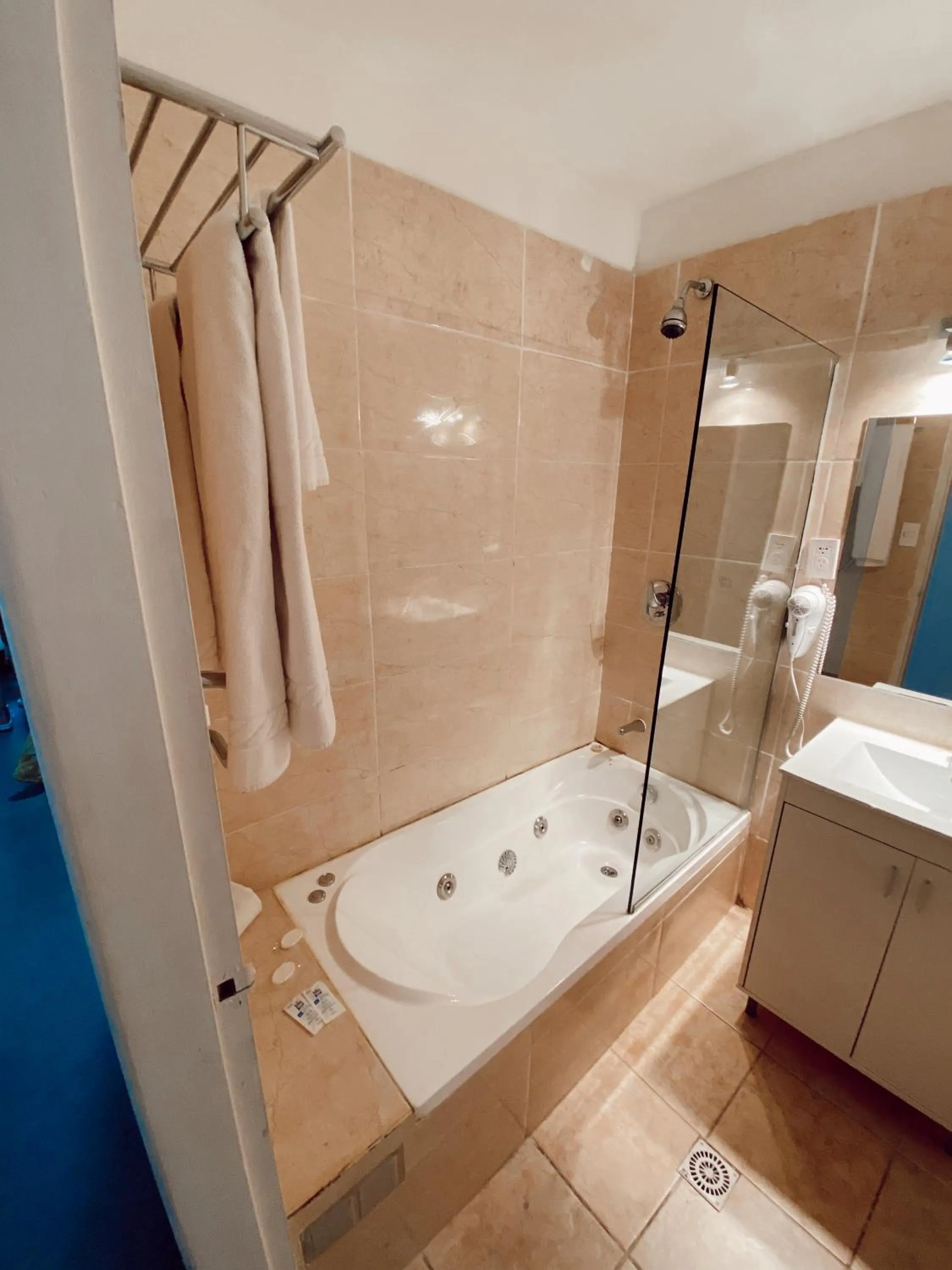 Hot Tub in Punta del Este Shelton Hotel