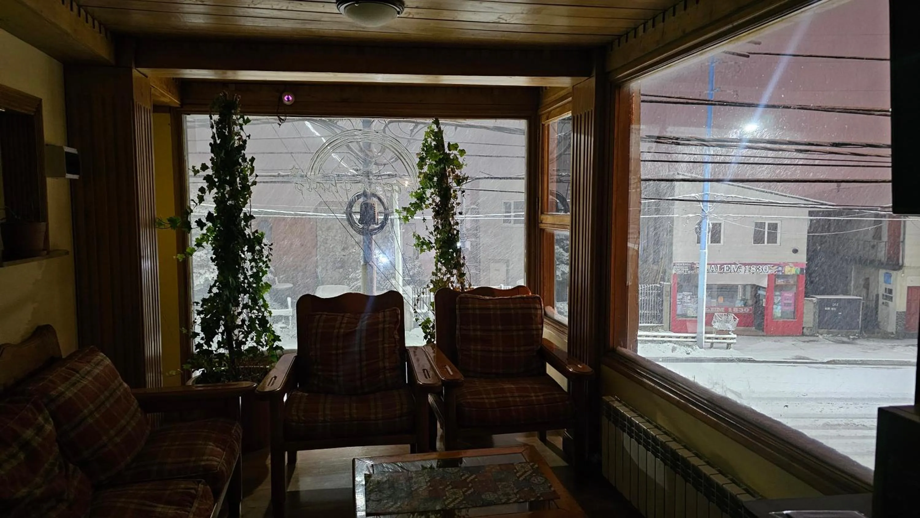 Communal lounge/ TV room in Hosteria Chalp