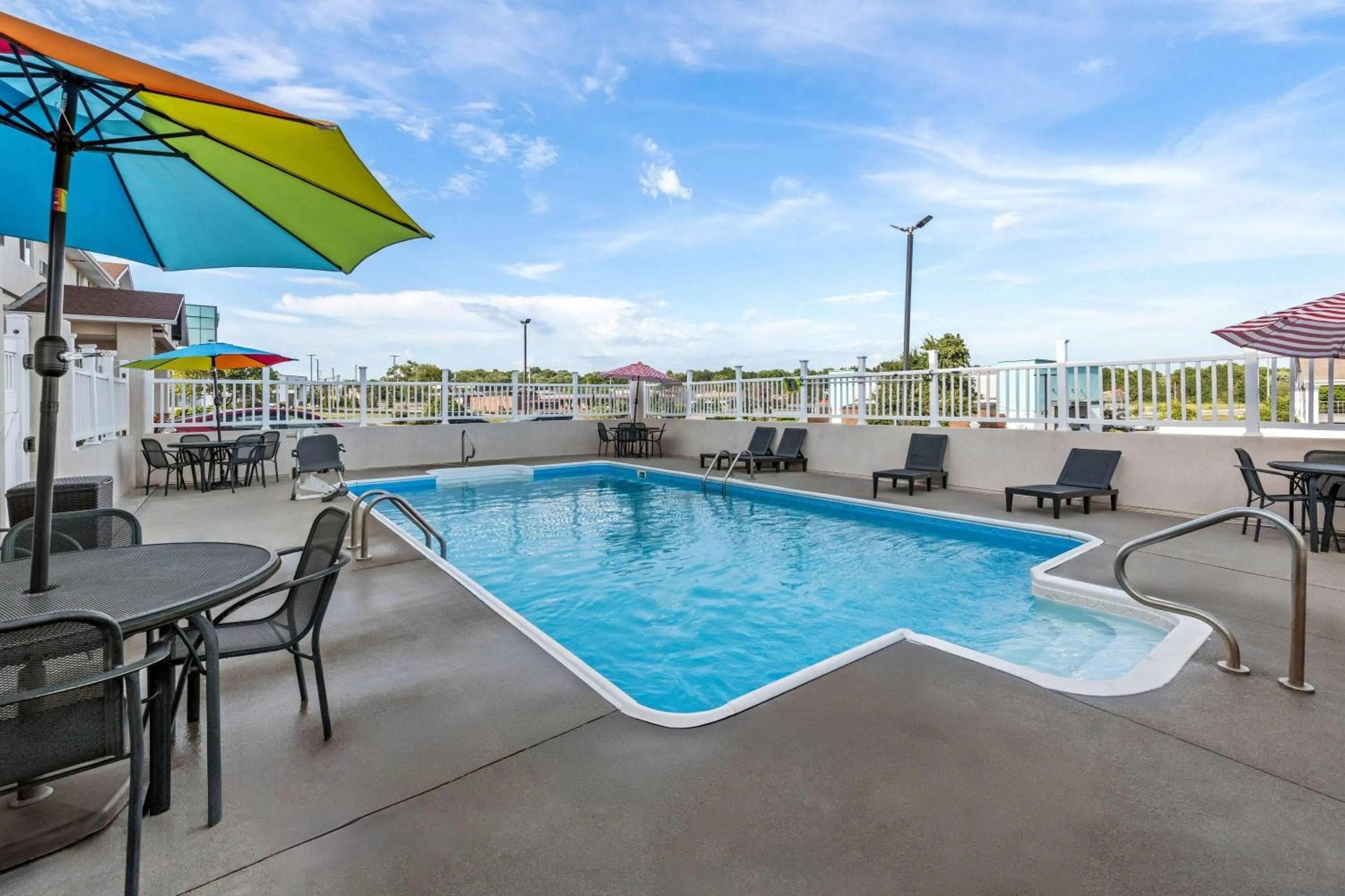 Swimming pool in Super 8 by Wyndham Independence Kansas City